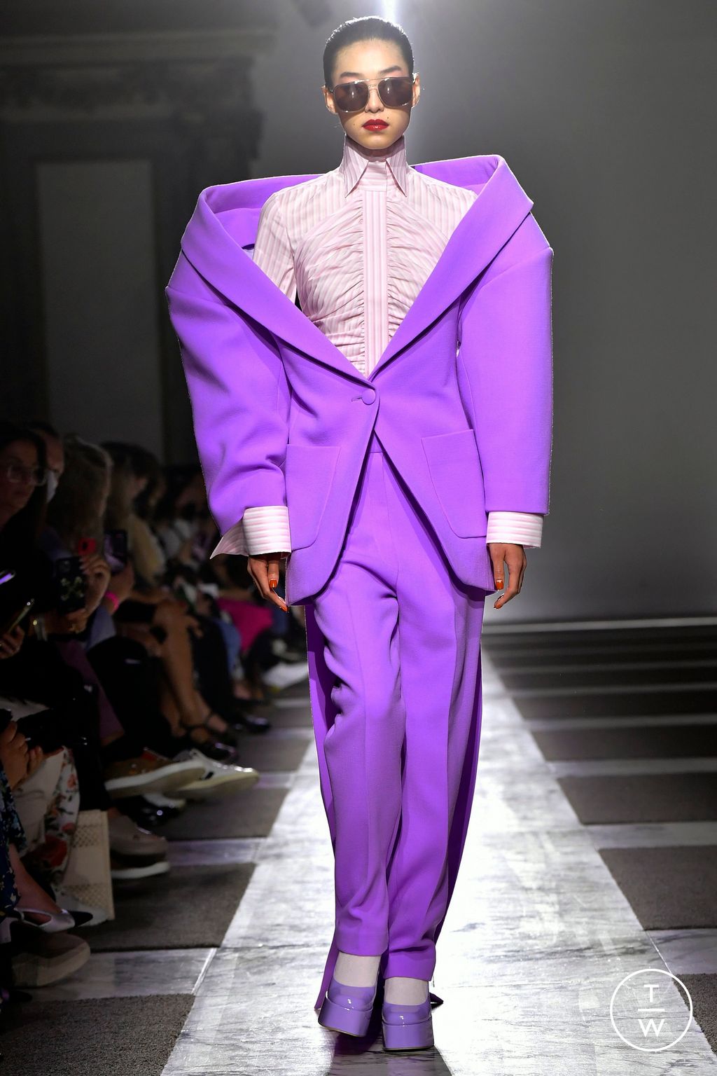 Fashion Week Paris Fall/Winter 2022 look 11 from the Viktor & Rolf collection couture