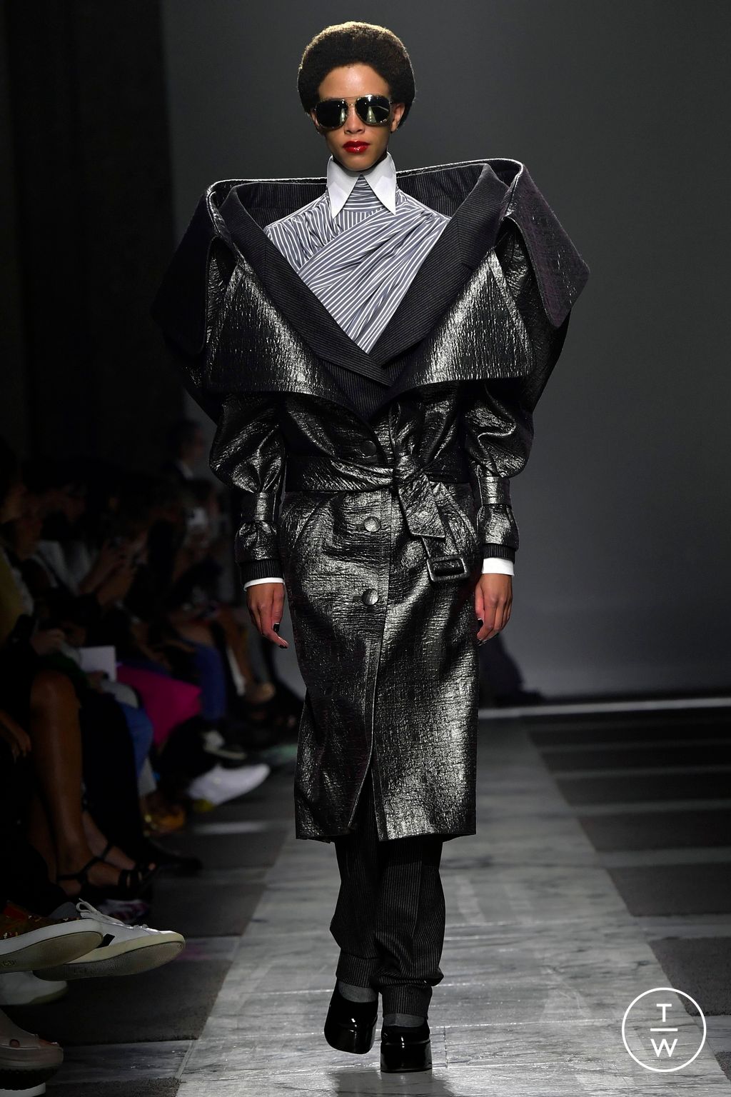 Fashion Week Paris Fall/Winter 2022 look 23 from the Viktor & Rolf collection couture
