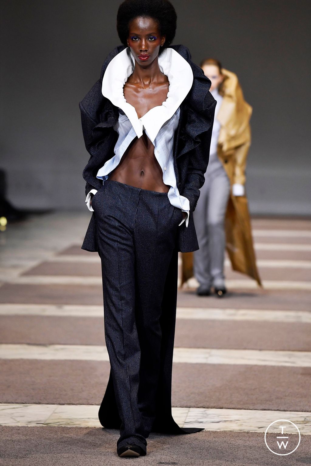 Fashion Week Paris Fall/Winter 2022 look 27 from the Viktor & Rolf collection couture