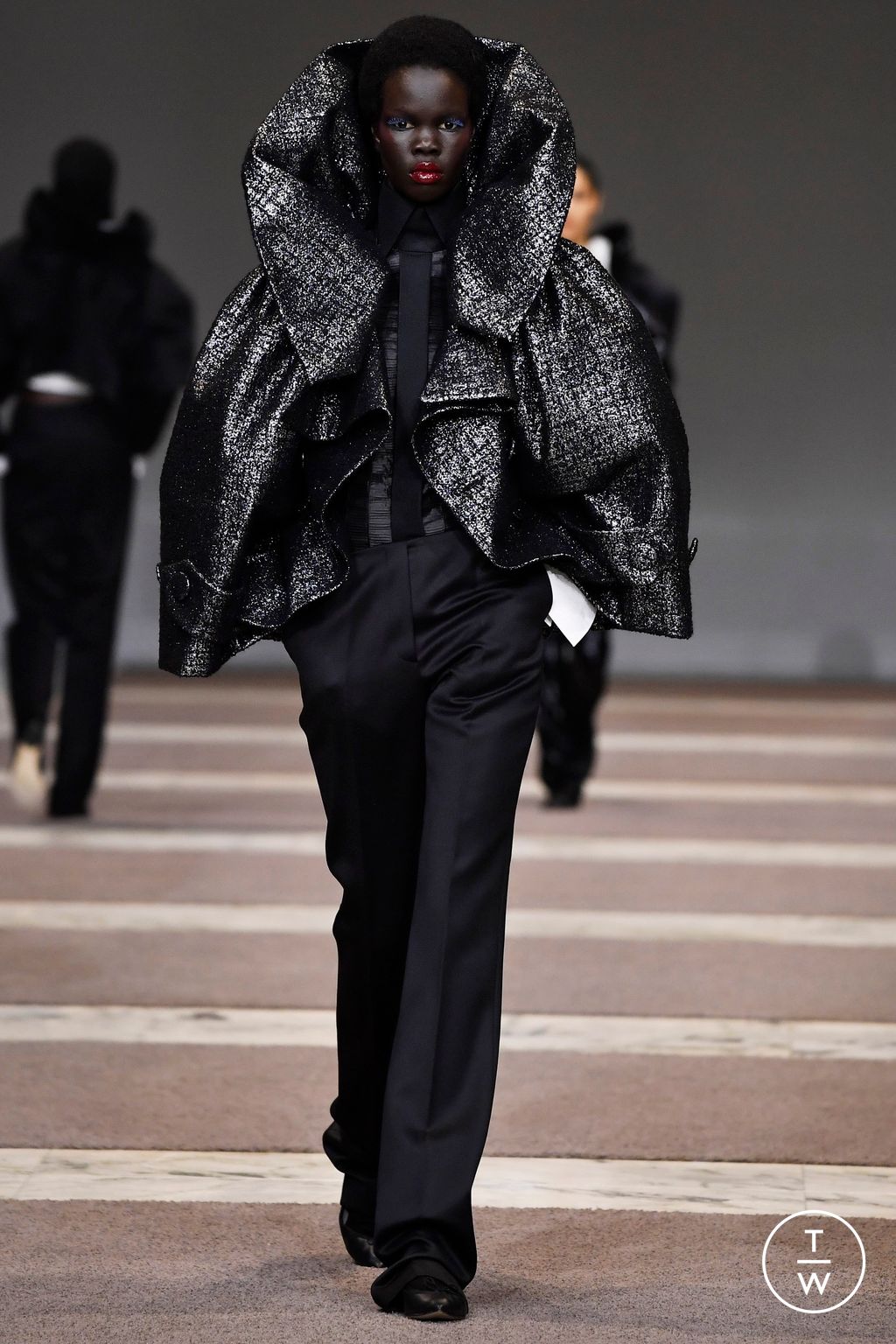 Fashion Week Paris Fall/Winter 2022 look 45 from the Viktor & Rolf collection couture