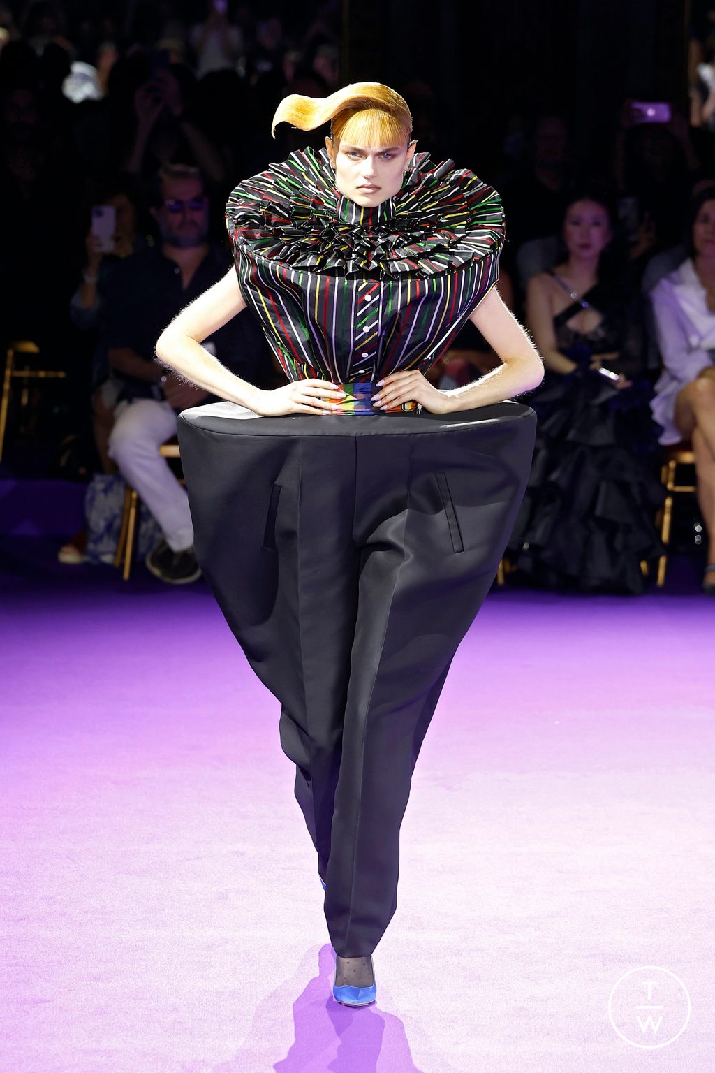 Fashion Week Paris Fall/Winter 2024 look 7 from the Viktor & Rolf collection couture