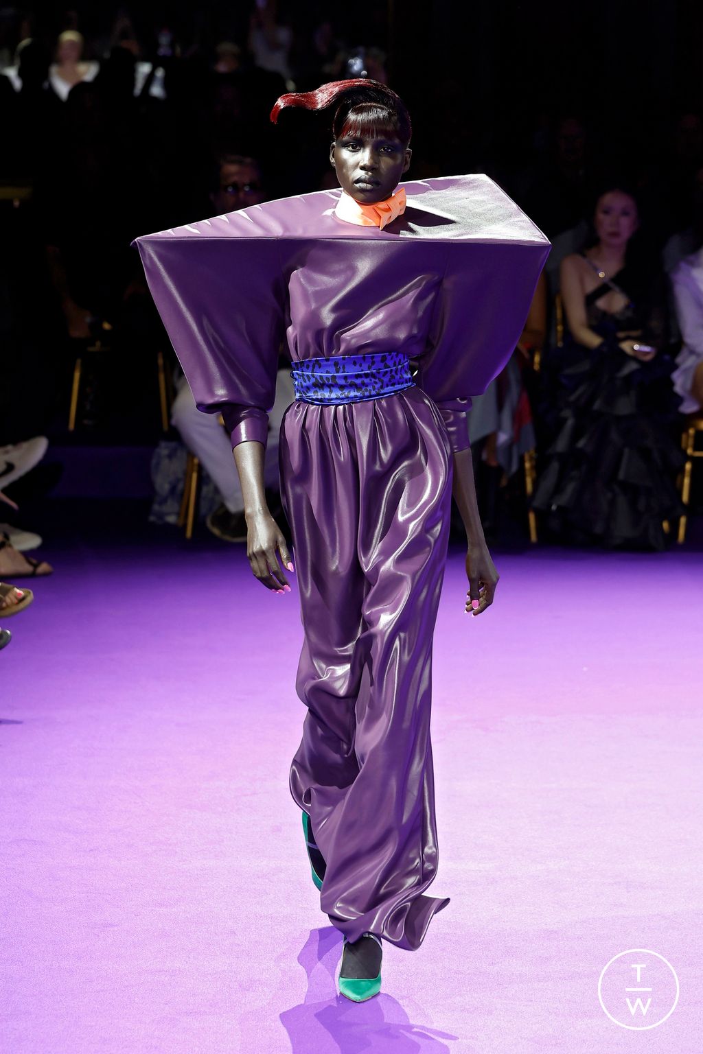 Fashion Week Paris Fall/Winter 2024 look 14 from the Viktor & Rolf collection couture