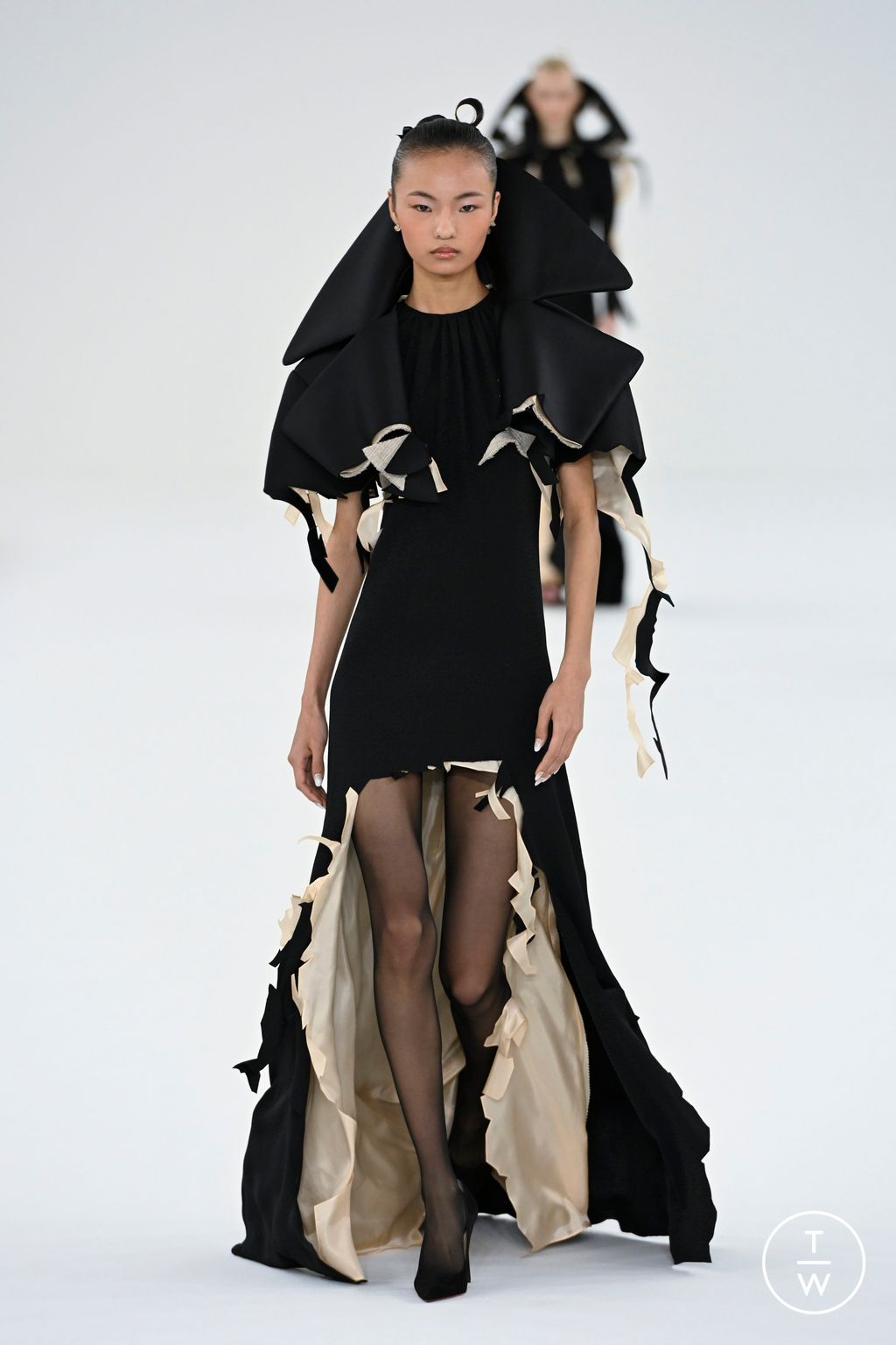Fashion Week Paris Spring/Summer 2024 look 3 from the Viktor & Rolf collection couture