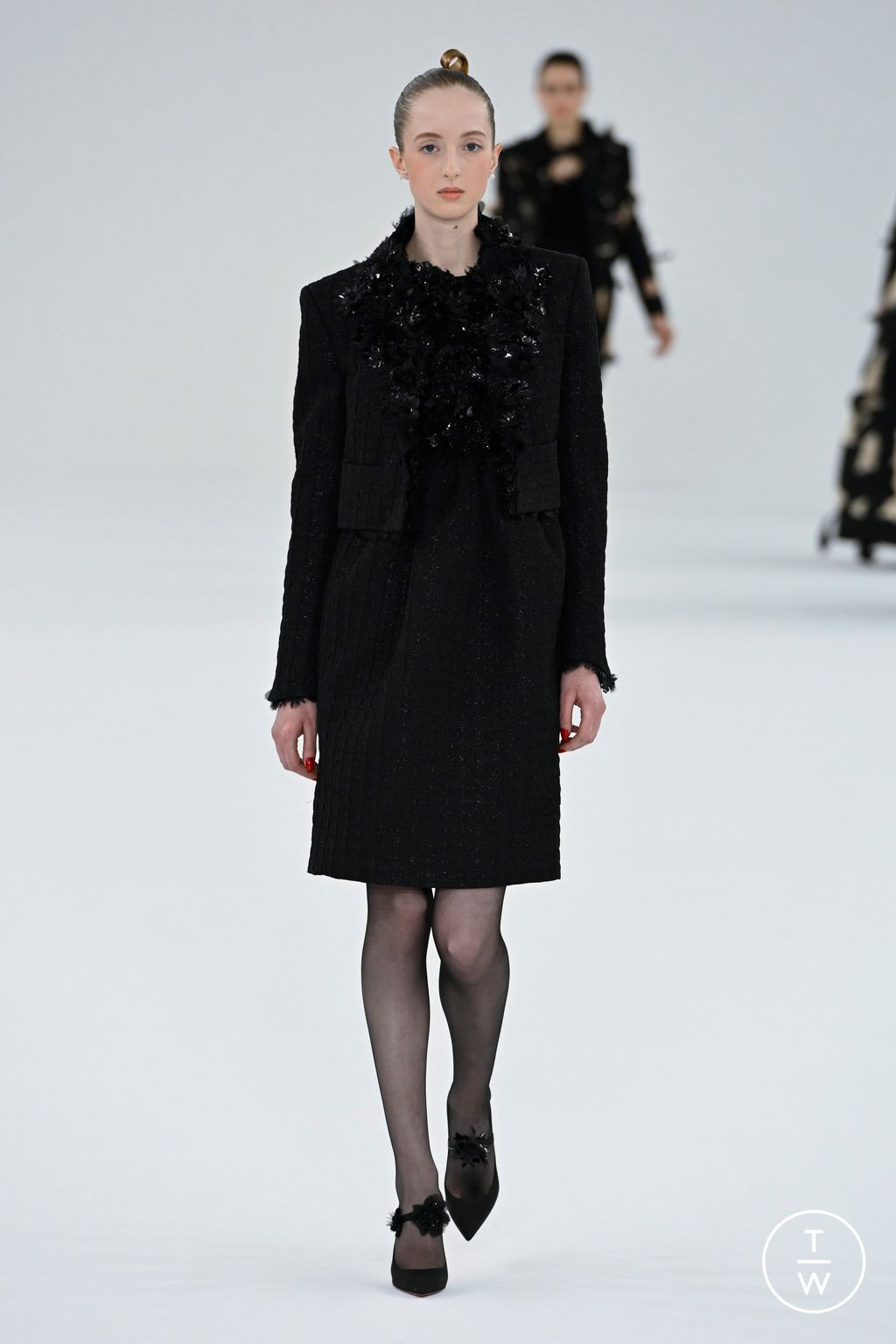 Fashion Week Paris Spring/Summer 2024 look 5 from the Viktor & Rolf collection 高级定制