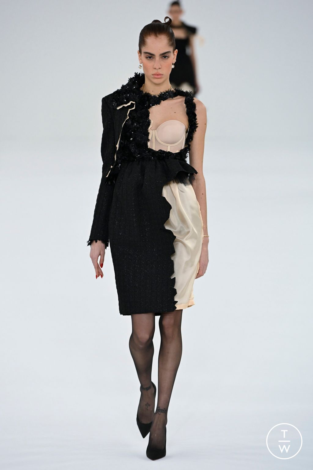 Fashion Week Paris Spring/Summer 2024 look 7 from the Viktor & Rolf collection couture