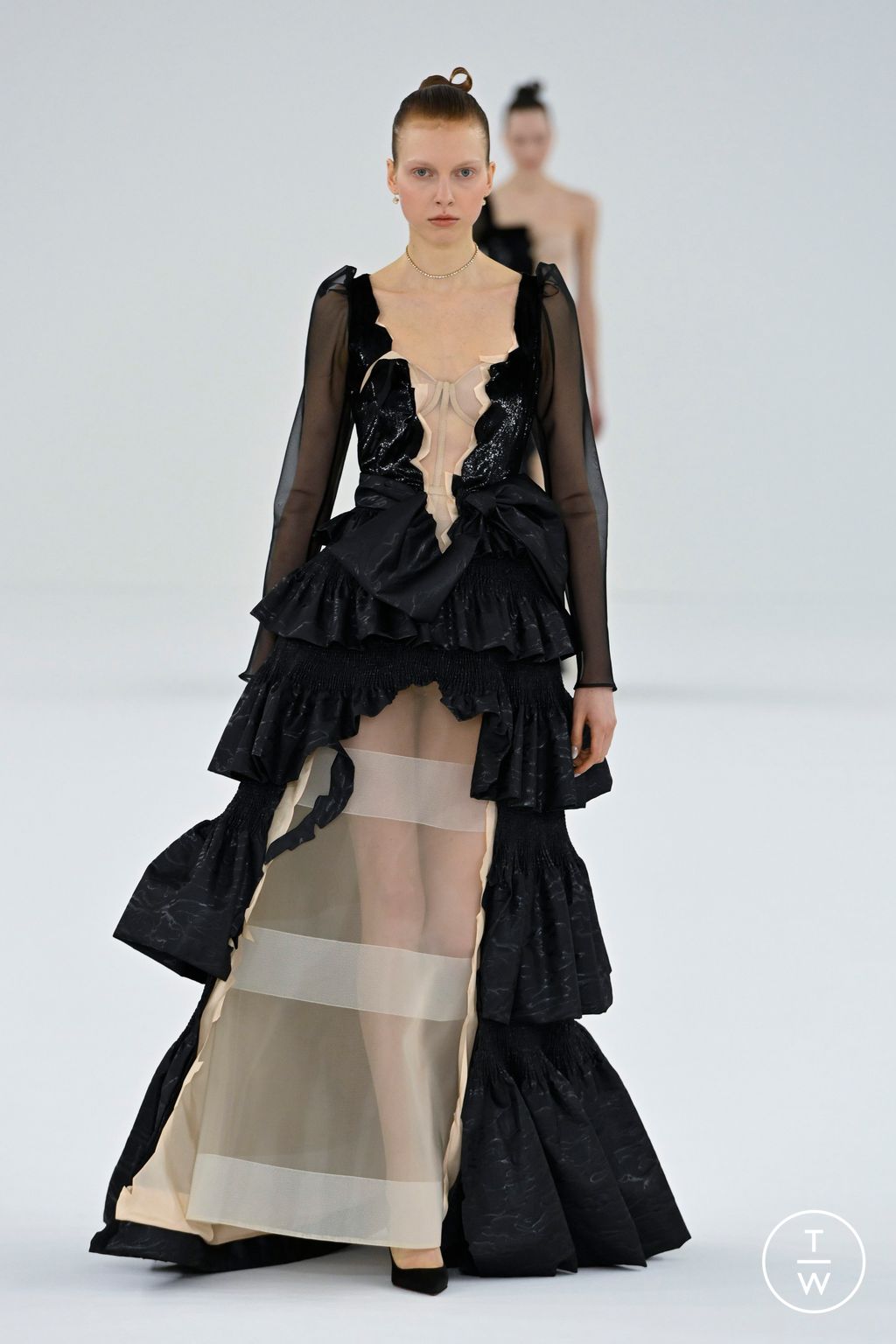 Fashion Week Paris Spring/Summer 2024 look 10 from the Viktor & Rolf collection couture