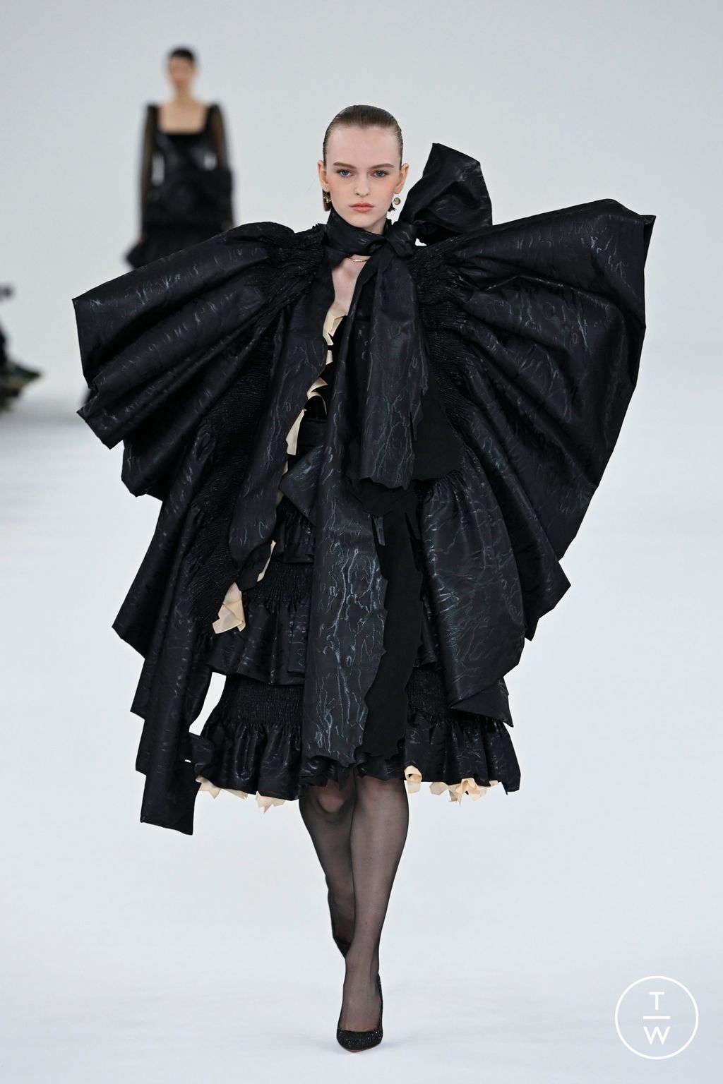 Fashion Week Paris Spring/Summer 2024 look 12 from the Viktor & Rolf collection couture