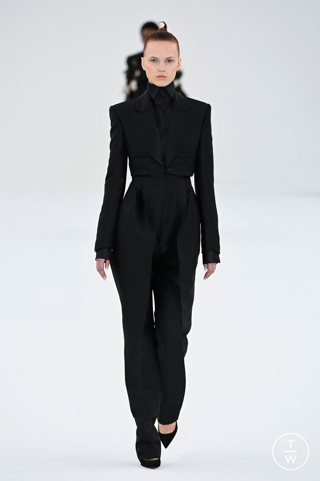 Fashion Week Paris Spring/Summer 2024 look 13 from the Viktor & Rolf collection 高级定制