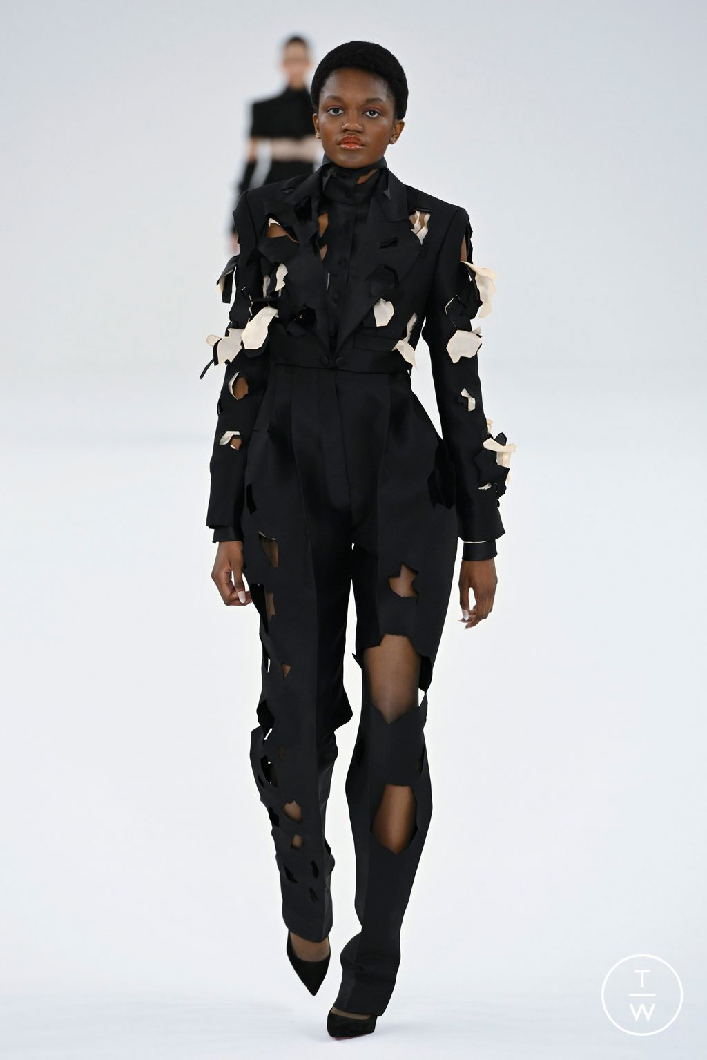 Fashion Week Paris Spring/Summer 2024 look 14 from the Viktor & Rolf collection couture