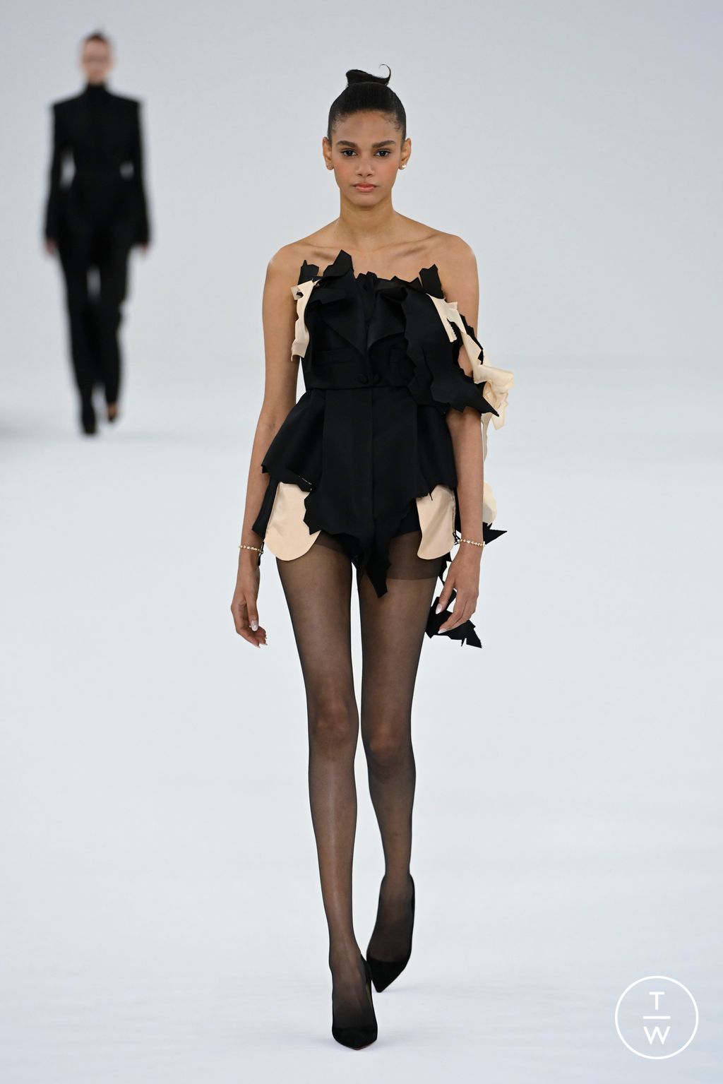 Fashion Week Paris Spring/Summer 2024 look 16 from the Viktor & Rolf collection couture