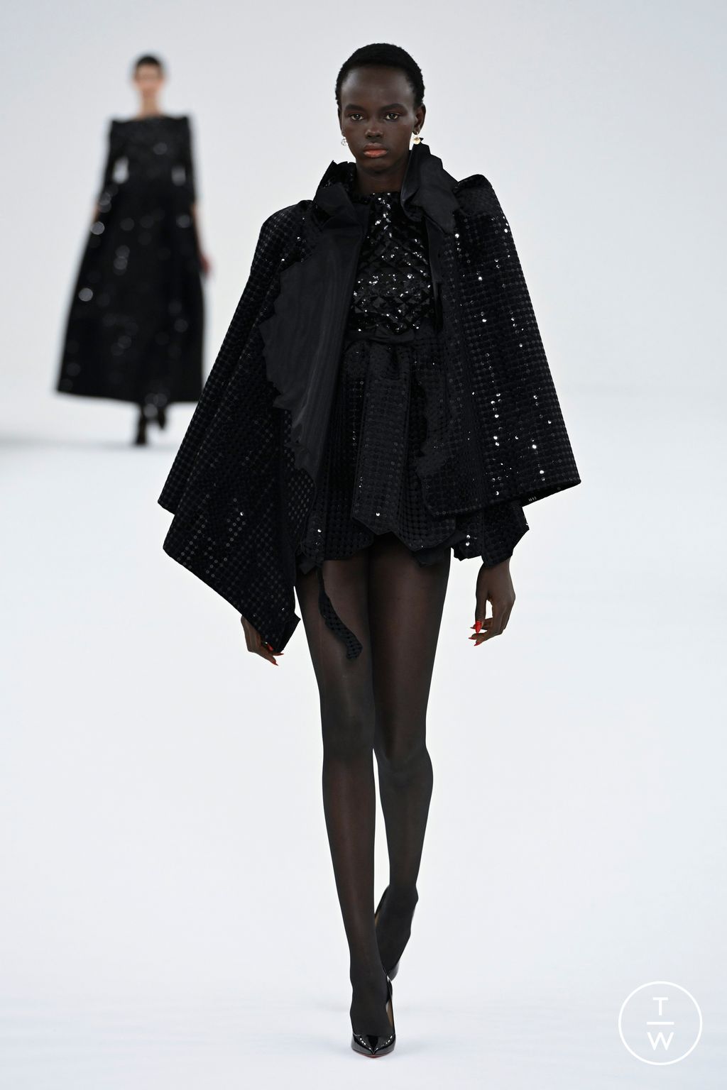Fashion Week Paris Spring/Summer 2024 look 20 from the Viktor & Rolf collection couture