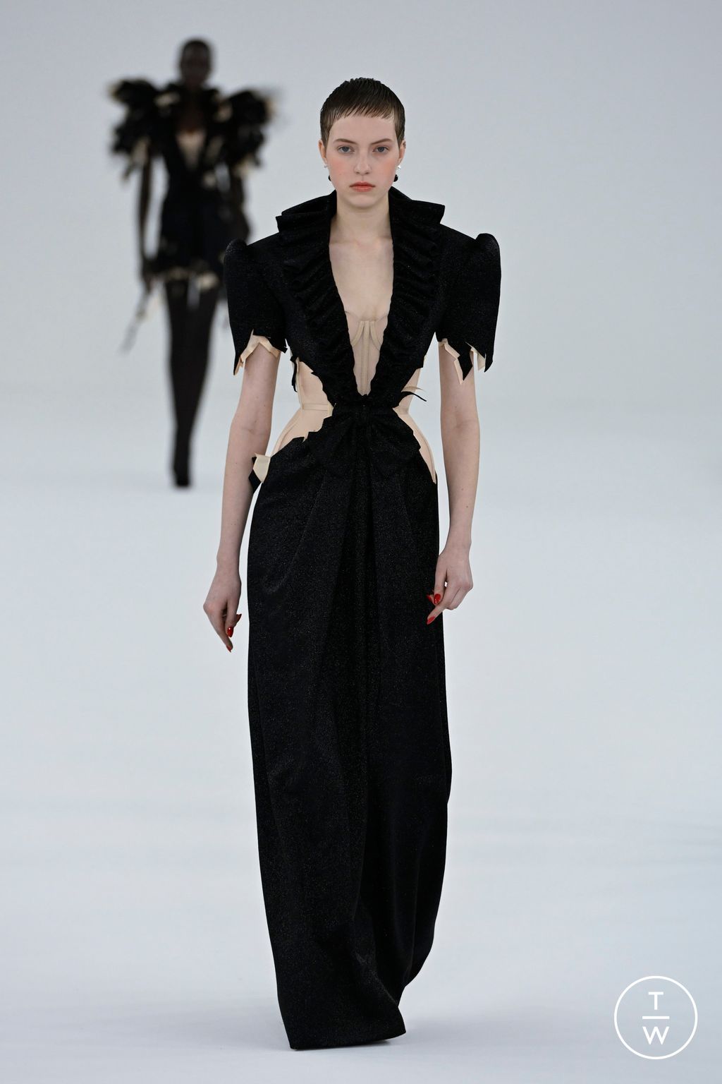 Fashion Week Paris Spring/Summer 2024 look 23 from the Viktor & Rolf collection 高级定制