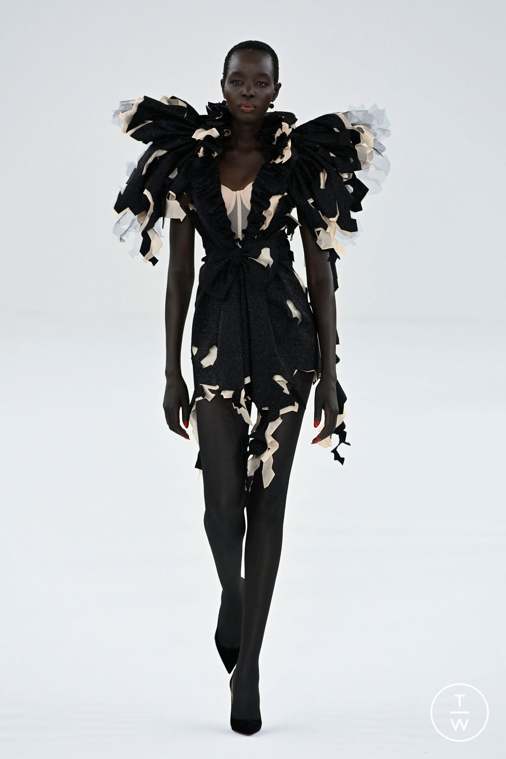 Fashion Week Paris Spring/Summer 2024 look 24 from the Viktor & Rolf collection couture