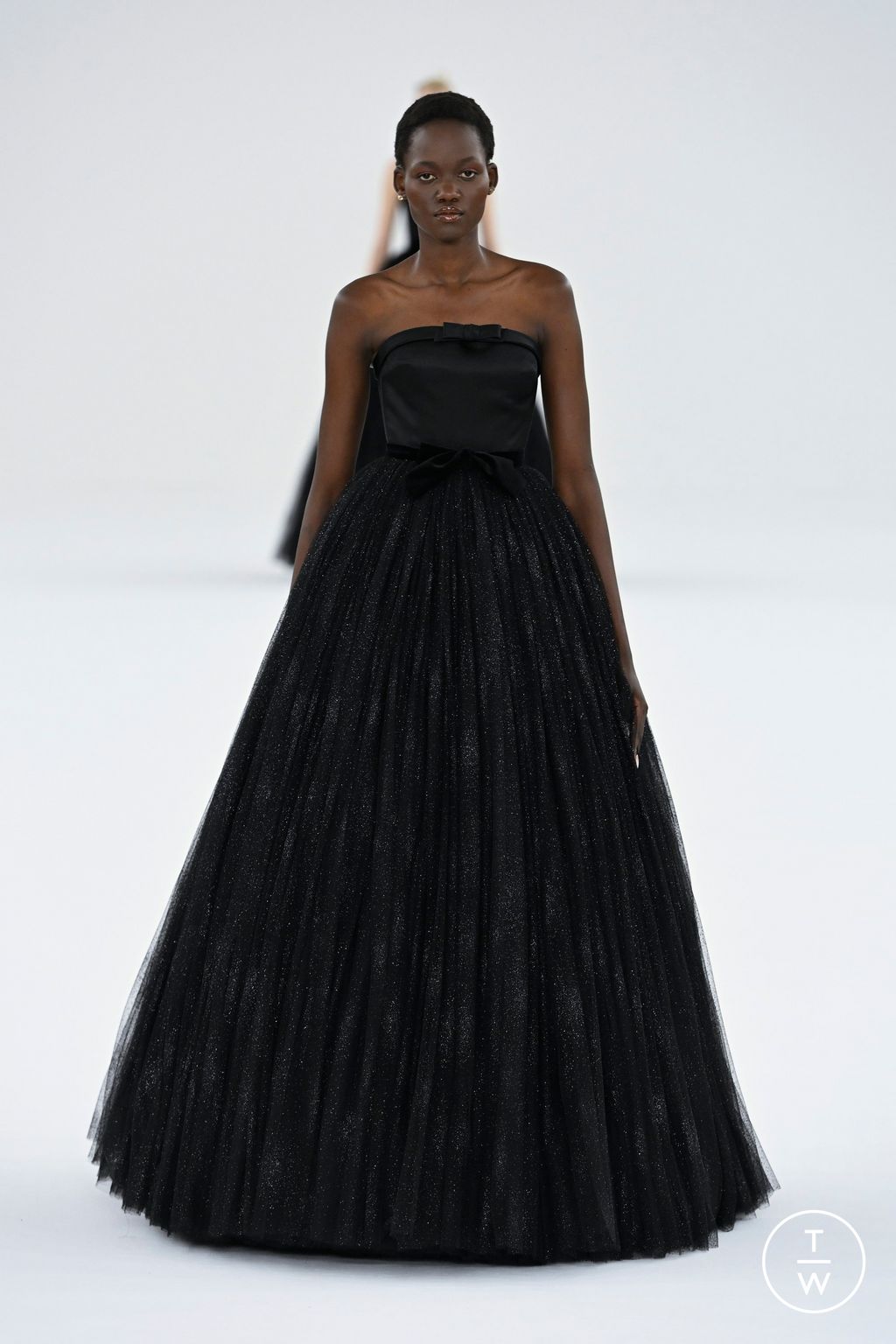 Fashion Week Paris Spring/Summer 2024 look 25 from the Viktor & Rolf collection couture