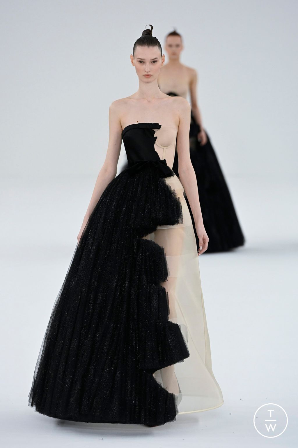 Fashion Week Paris Spring/Summer 2024 look 27 from the Viktor & Rolf collection couture