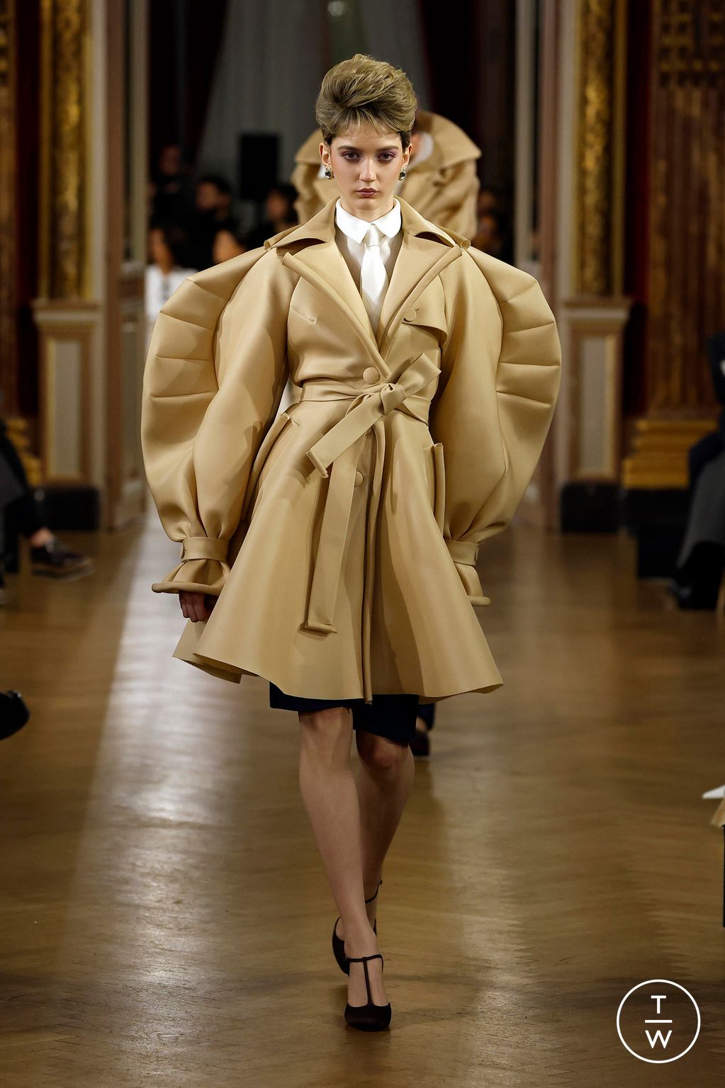 Fashion Week Paris Spring/Summer 2025 look 1 from the Viktor & Rolf collection couture