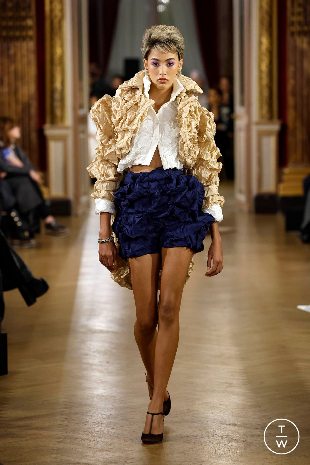 Fashion Week Paris Spring-Summer 2025 look 7 from the Viktor & Rolf collection couture