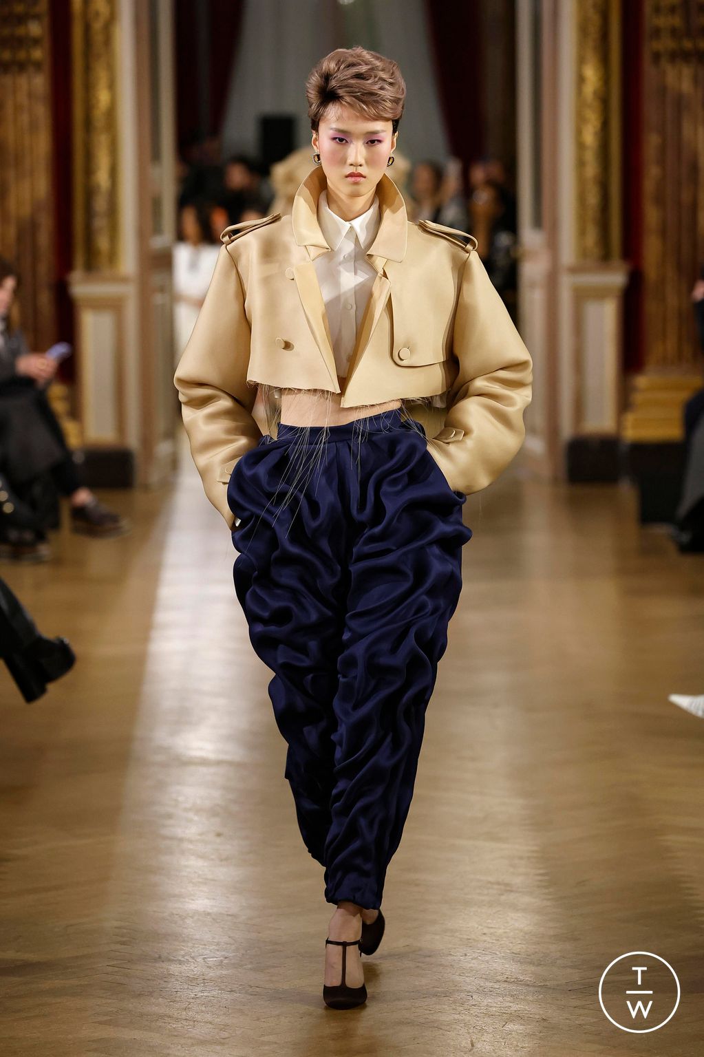 Fashion Week Paris Spring-Summer 2025 look 11 from the Viktor & Rolf collection couture