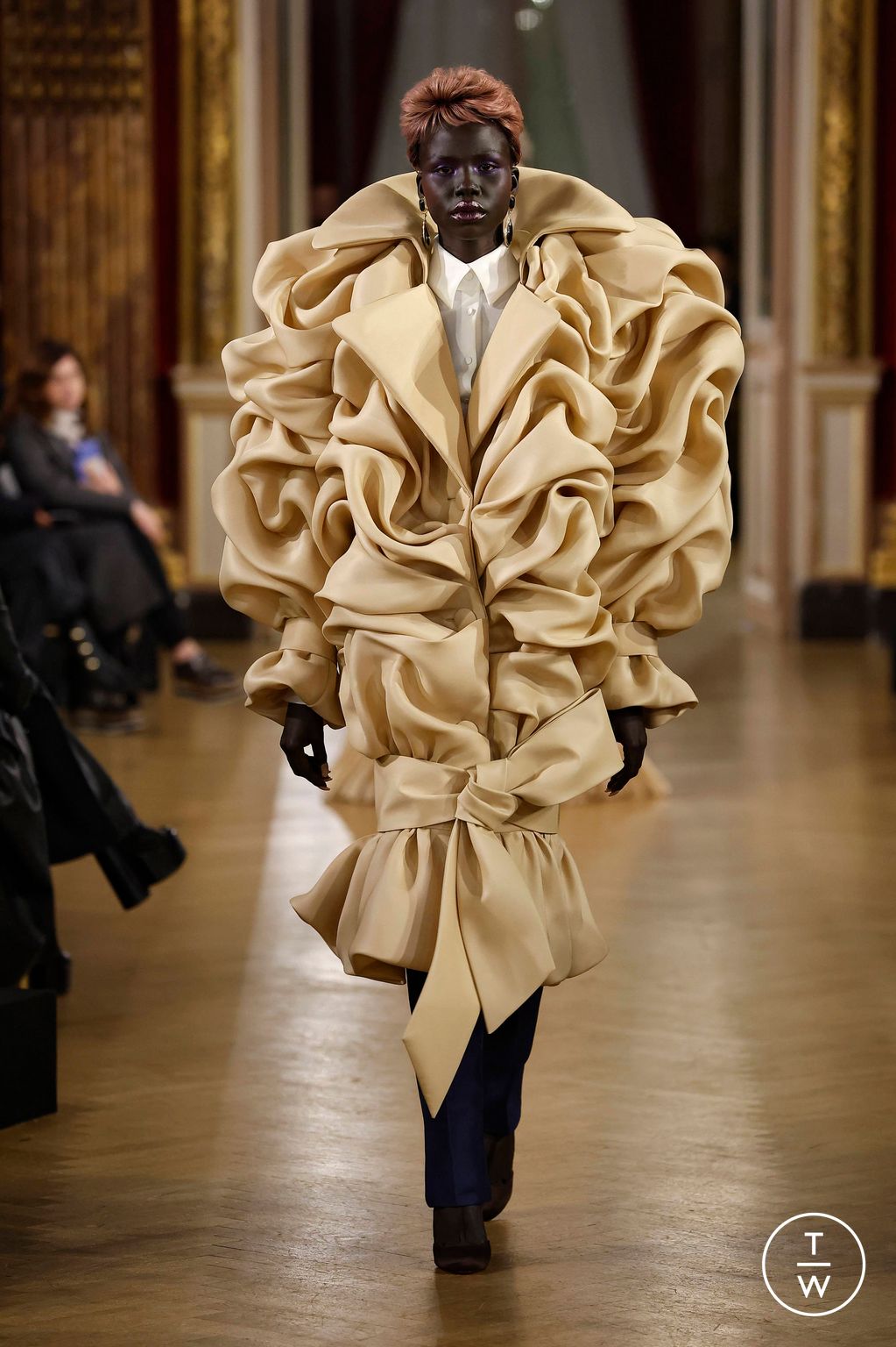 Fashion Week Paris Spring-Summer 2025 look 16 from the Viktor & Rolf collection couture