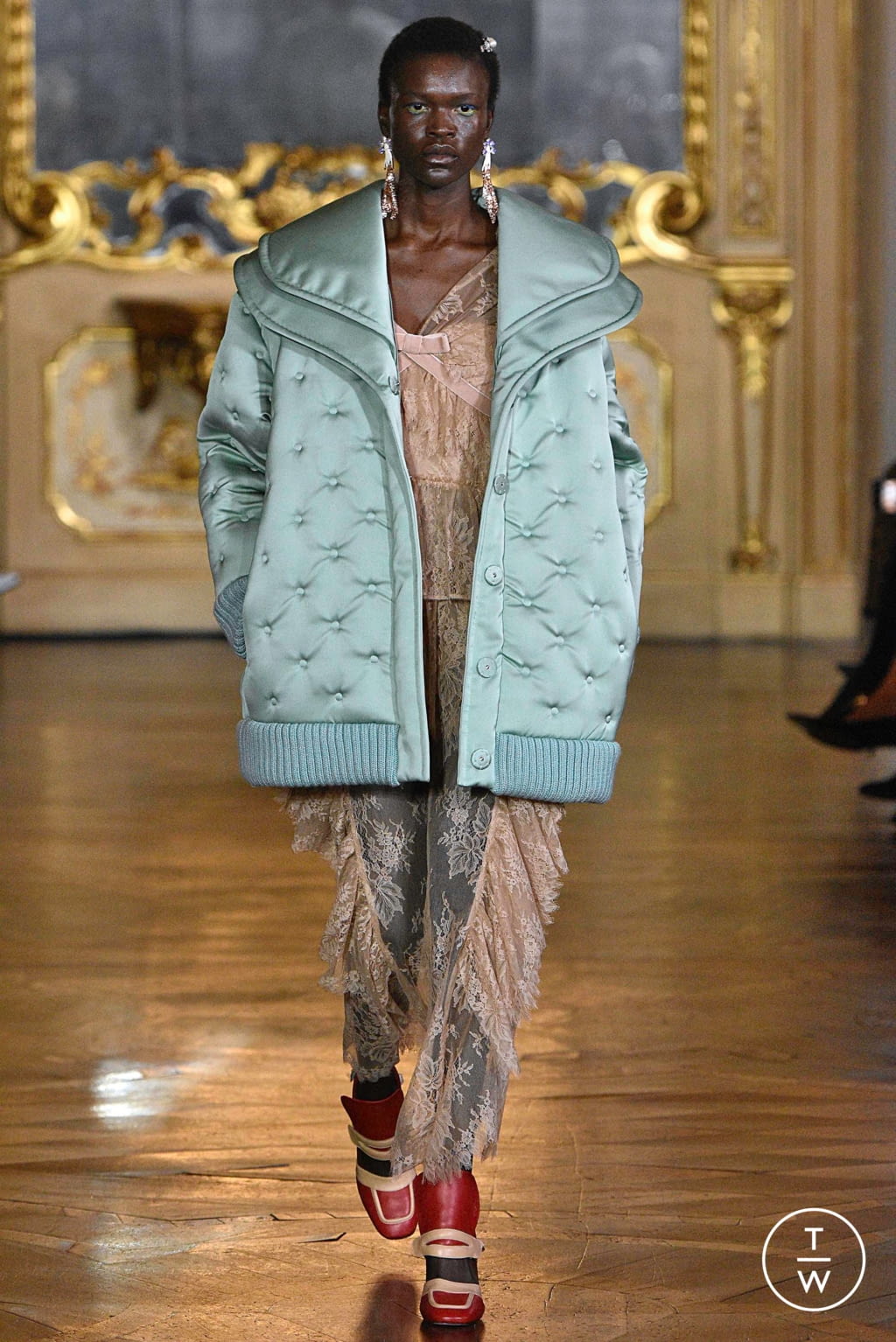 Fashion Week Milan Fall/Winter 2019 look 16 from the Vivetta collection 女装
