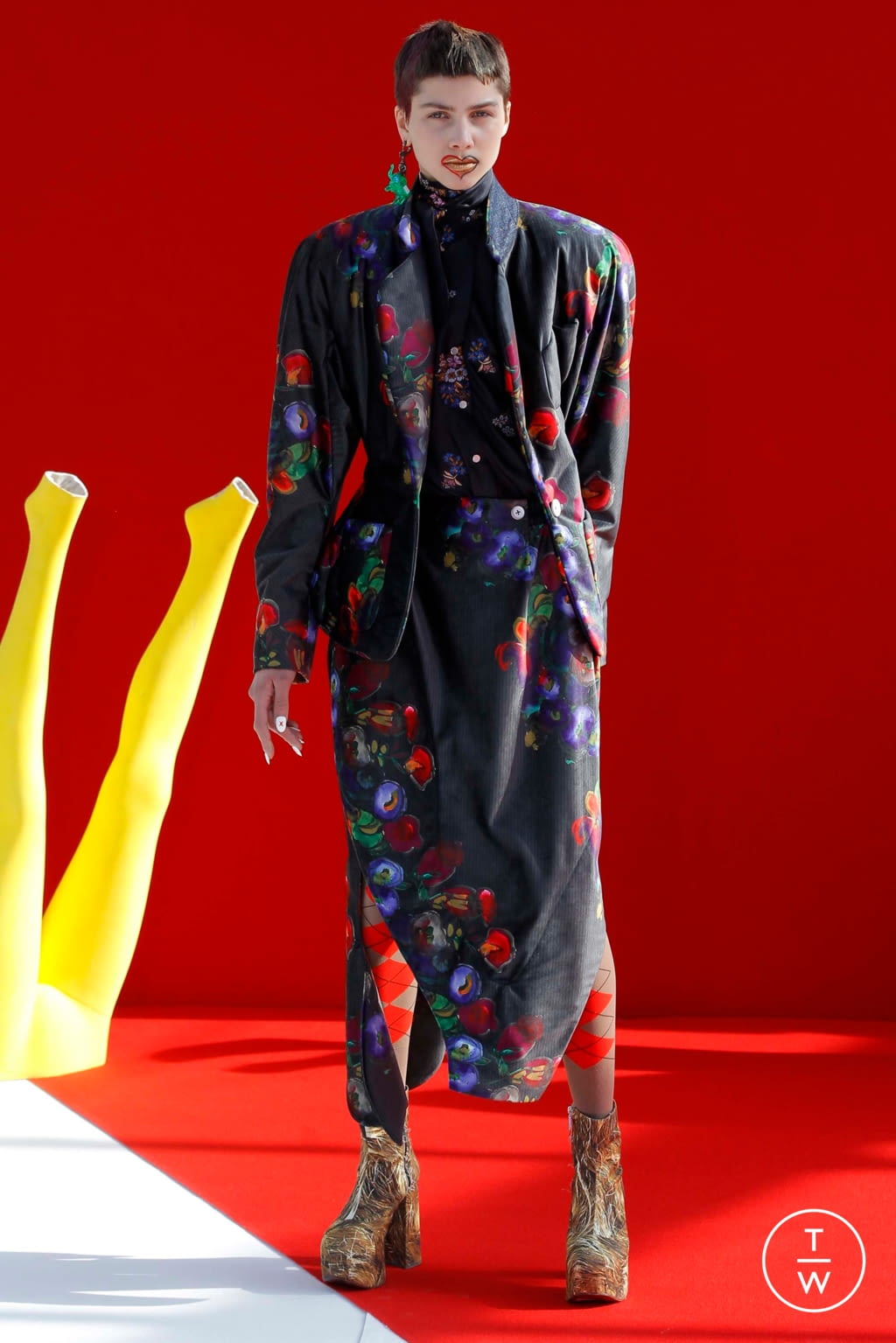 Fashion Week Paris Fall/Winter 2018 look 4 de la collection Andreas Kronthaler for Vivienne Westwood womenswear