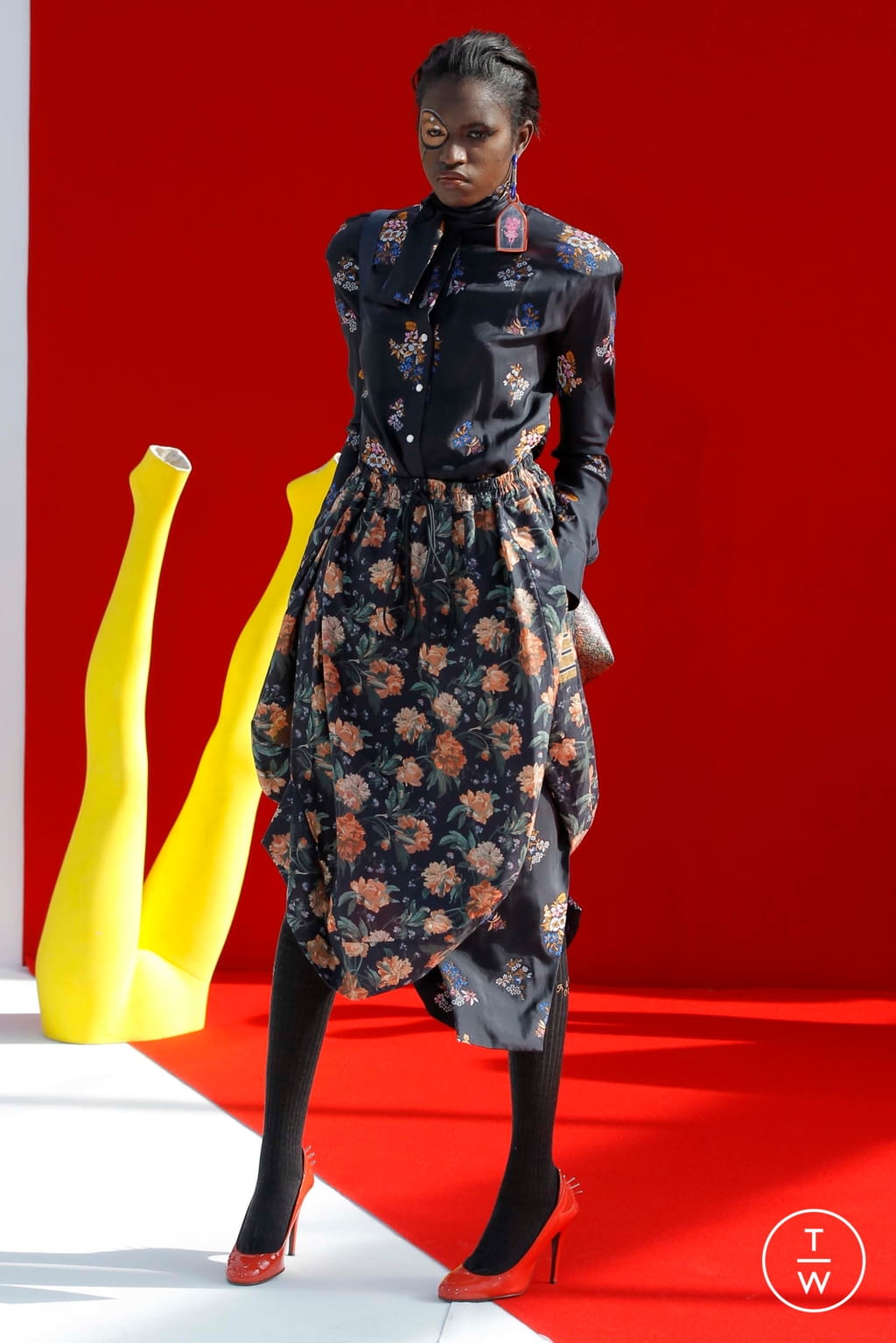 Fashion Week Paris Fall/Winter 2018 look 5 de la collection Andreas Kronthaler for Vivienne Westwood womenswear