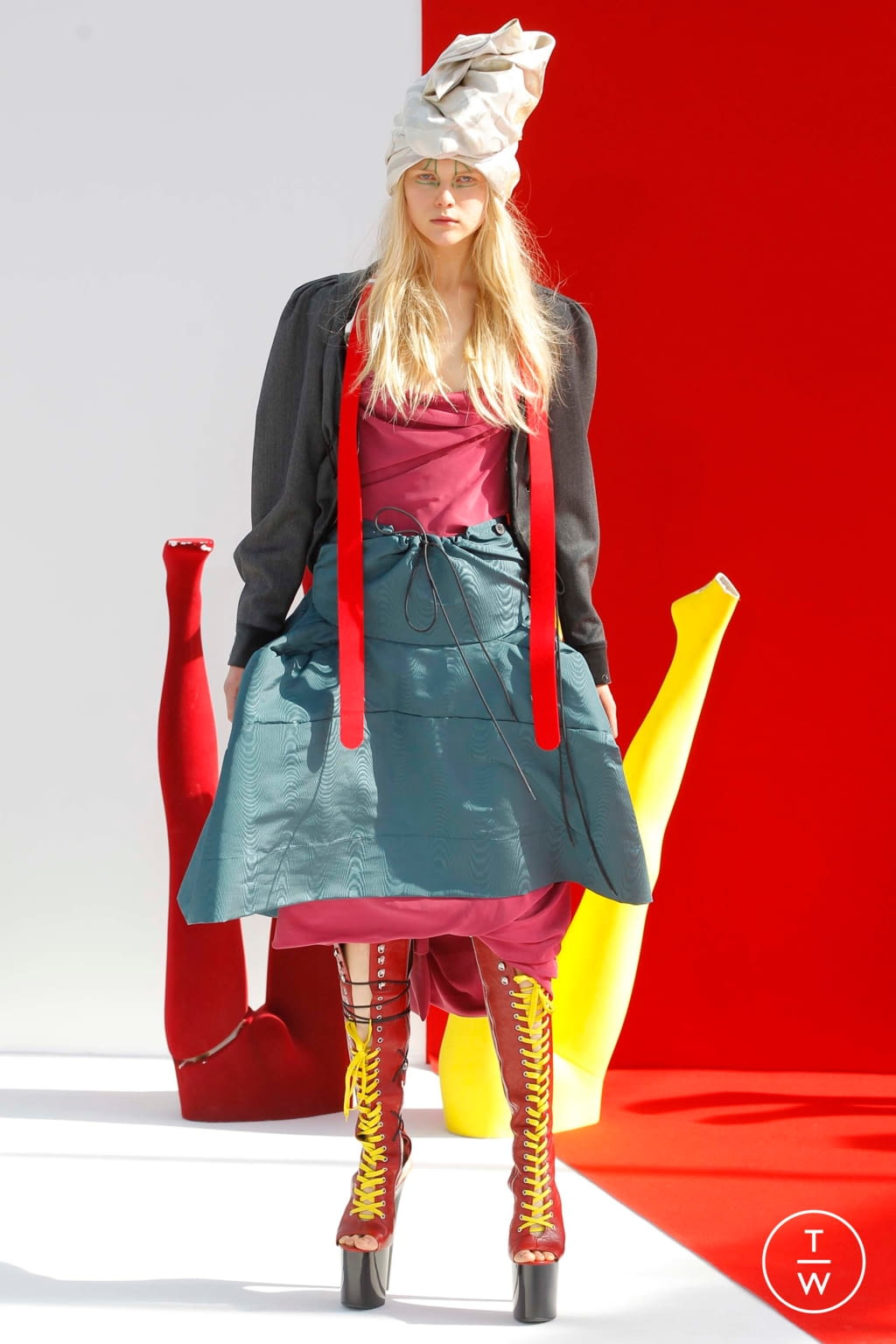 Fashion Week Paris Fall/Winter 2018 look 40 de la collection Andreas Kronthaler for Vivienne Westwood womenswear