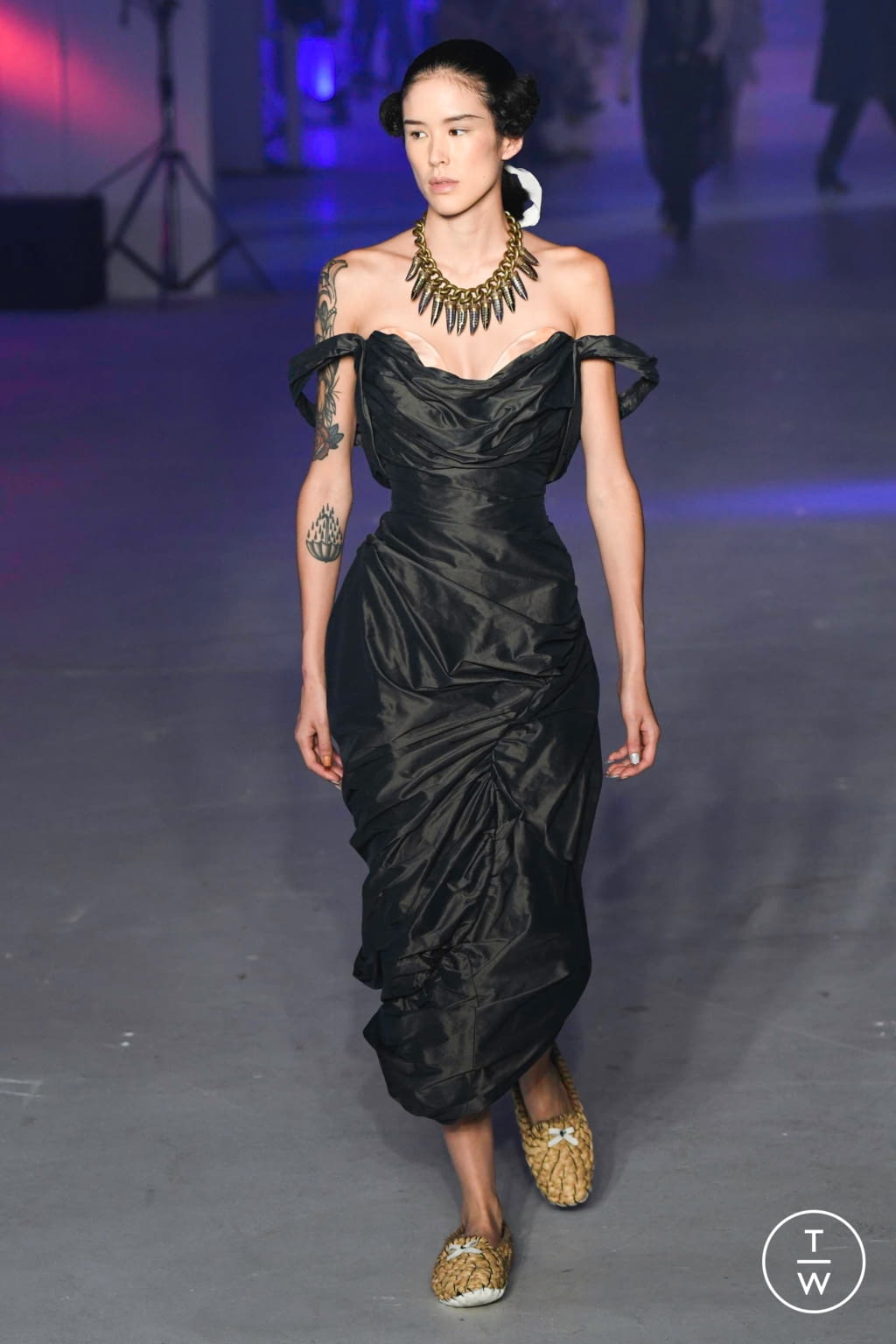 Fashion Week Paris Spring/Summer 2020 look 26 from the Andreas Kronthaler for Vivienne Westwood collection womenswear