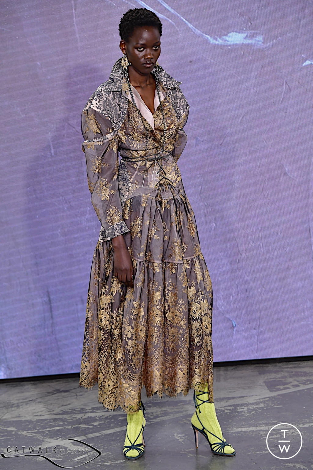 Fashion Week Paris Spring/Summer 2022 look 39 from the Andreas Kronthaler for Vivienne Westwood collection womenswear