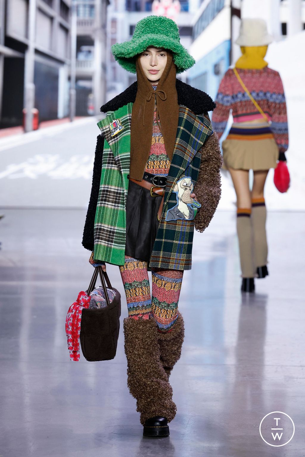 Fashion Week New York Fall/Winter 2023 look 7 from the Vivienne Tam collection 女装