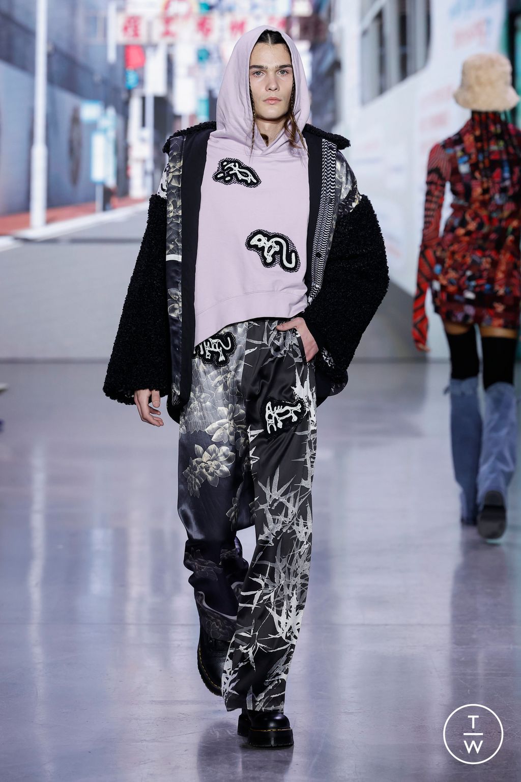 Fashion Week New York Fall/Winter 2023 look 33 from the Vivienne Tam collection womenswear
