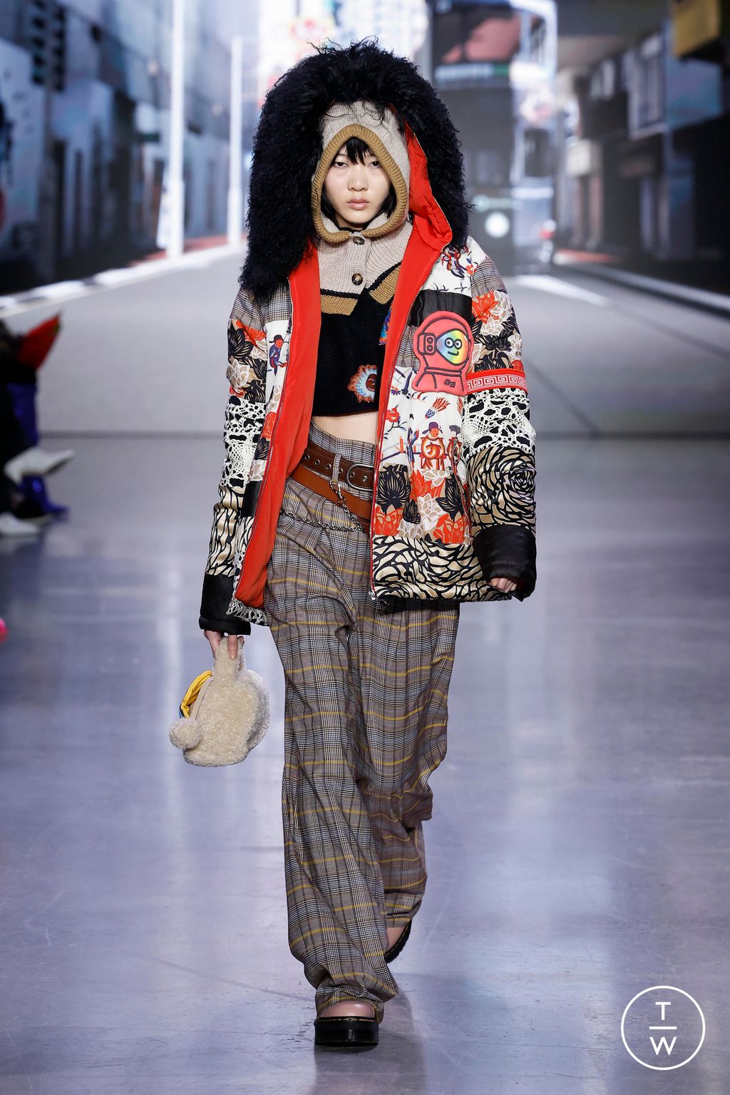 Fashion Week New York Fall/Winter 2023 look 35 from the Vivienne Tam collection 女装