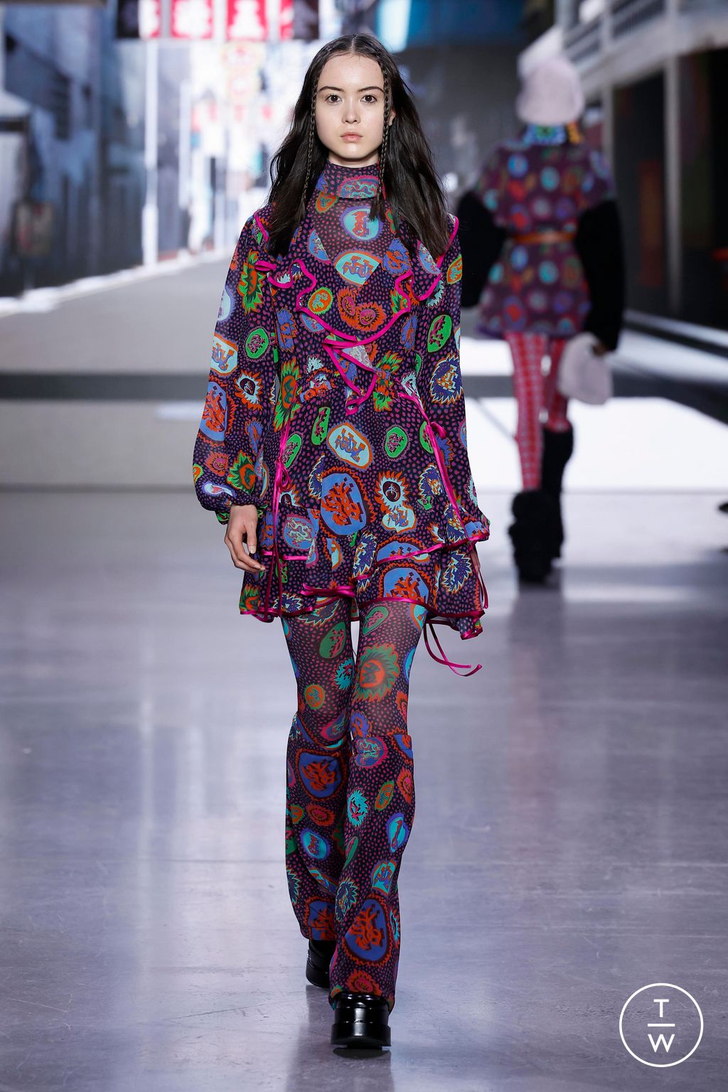 Fashion Week New York Fall/Winter 2023 look 37 from the Vivienne Tam collection 女装