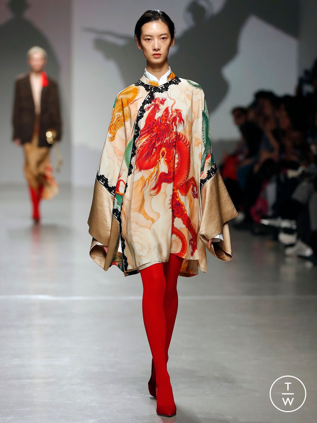 Fashion Week Paris Fall/Winter 2024 look 1 de la collection Vivienne Tam womenswear