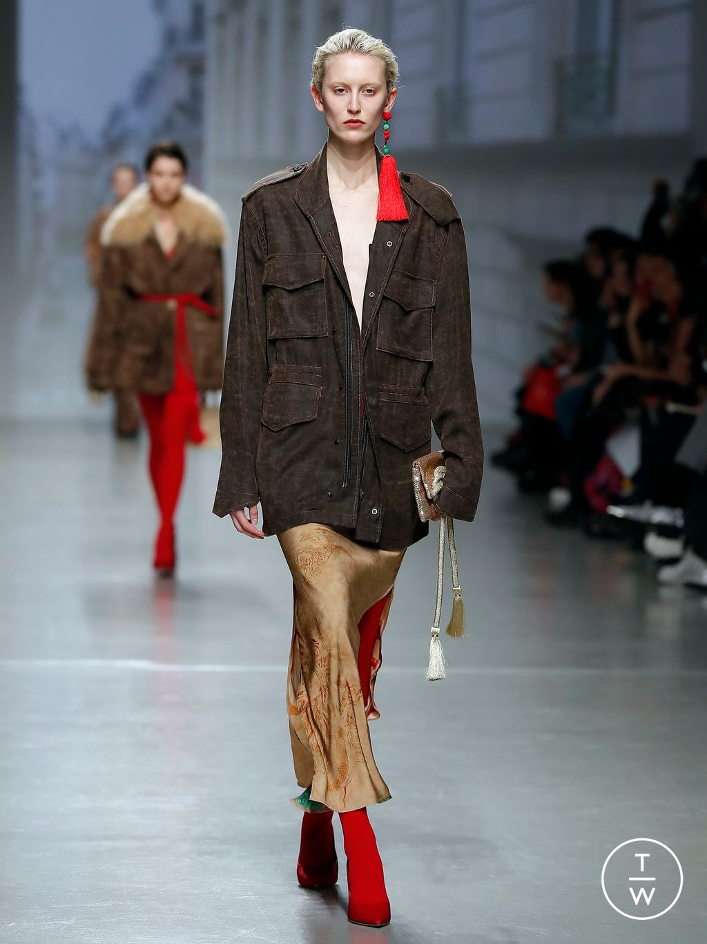 Fashion Week Paris Fall/Winter 2024 look 2 de la collection Vivienne Tam womenswear