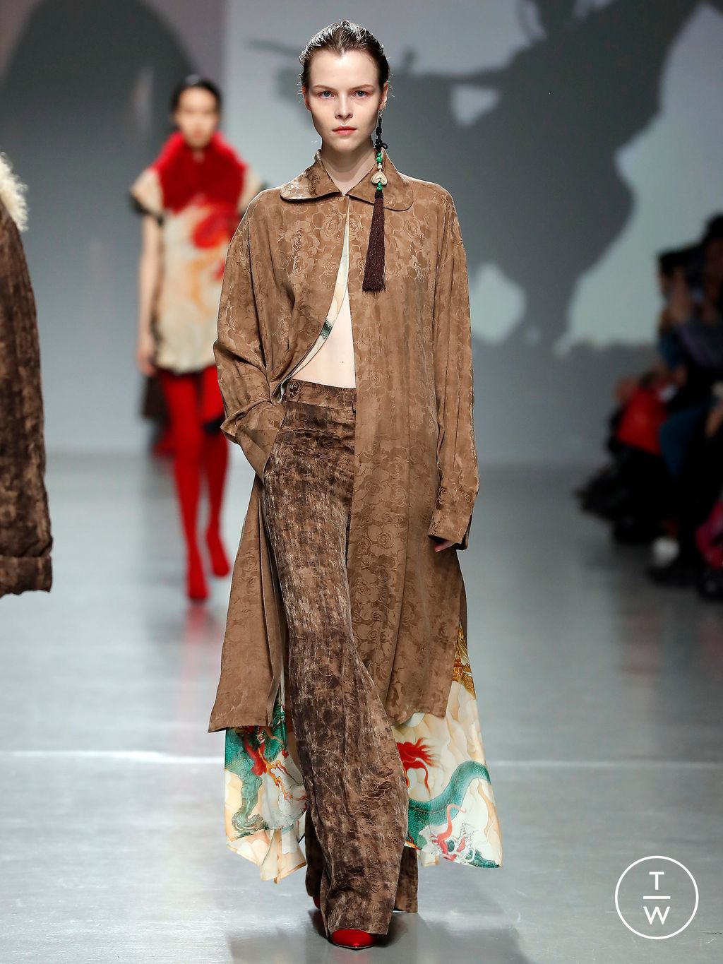 Fashion Week Paris Fall/Winter 2024 look 4 de la collection Vivienne Tam womenswear