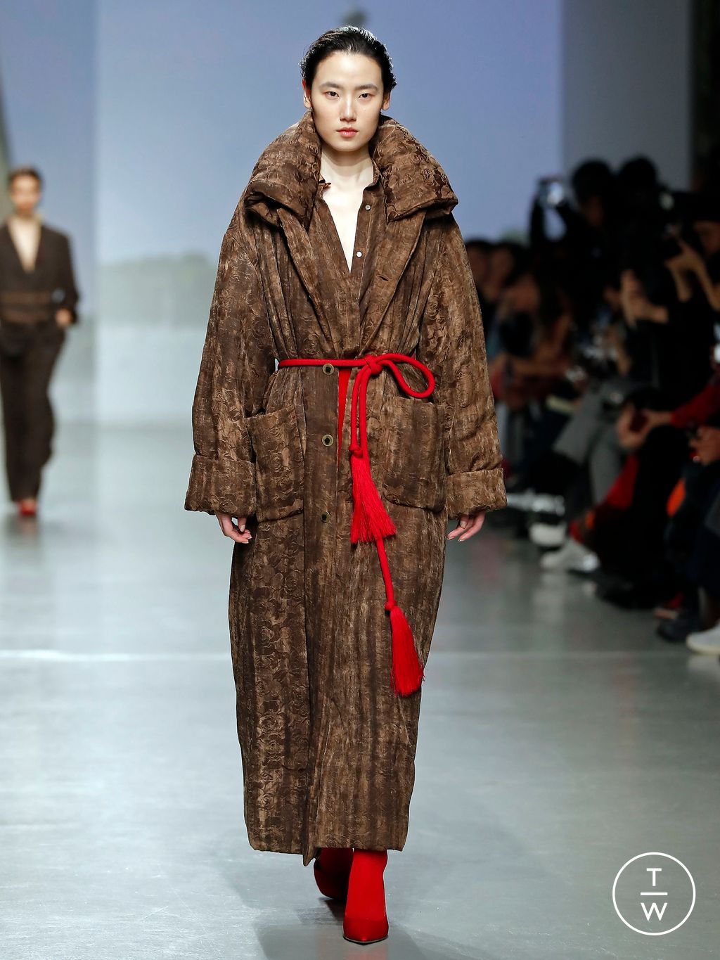 Fashion Week Paris Fall/Winter 2024 look 6 de la collection Vivienne Tam womenswear