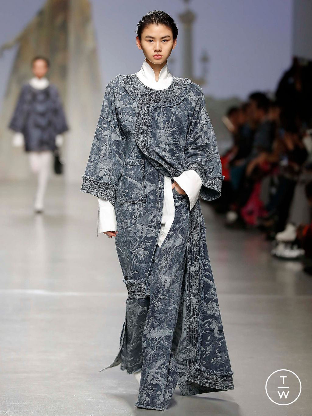 Fashion Week Paris Fall/Winter 2024 look 15 de la collection Vivienne Tam womenswear