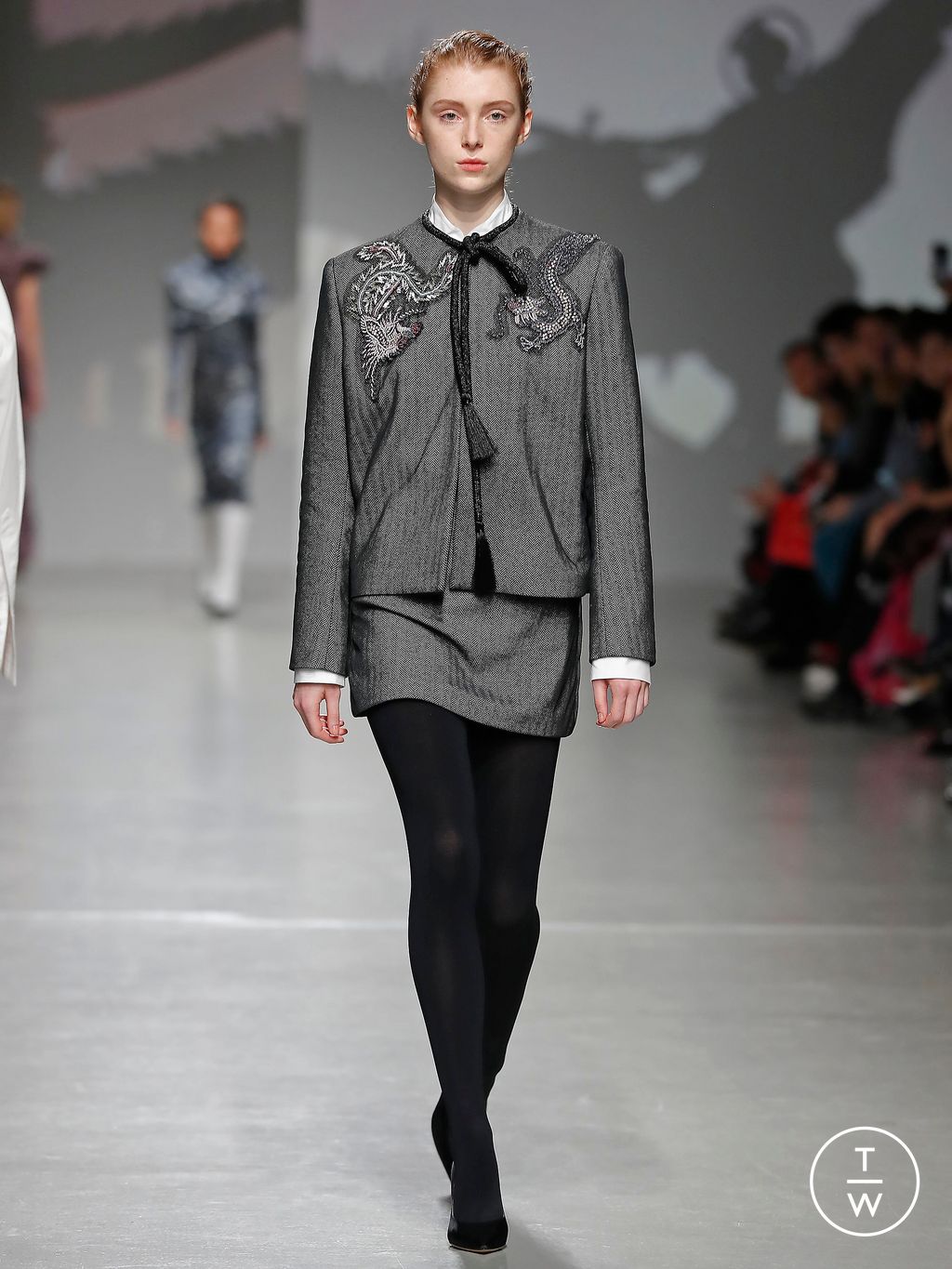 Fashion Week Paris Fall/Winter 2024 look 20 from the Vivienne Tam collection 女装
