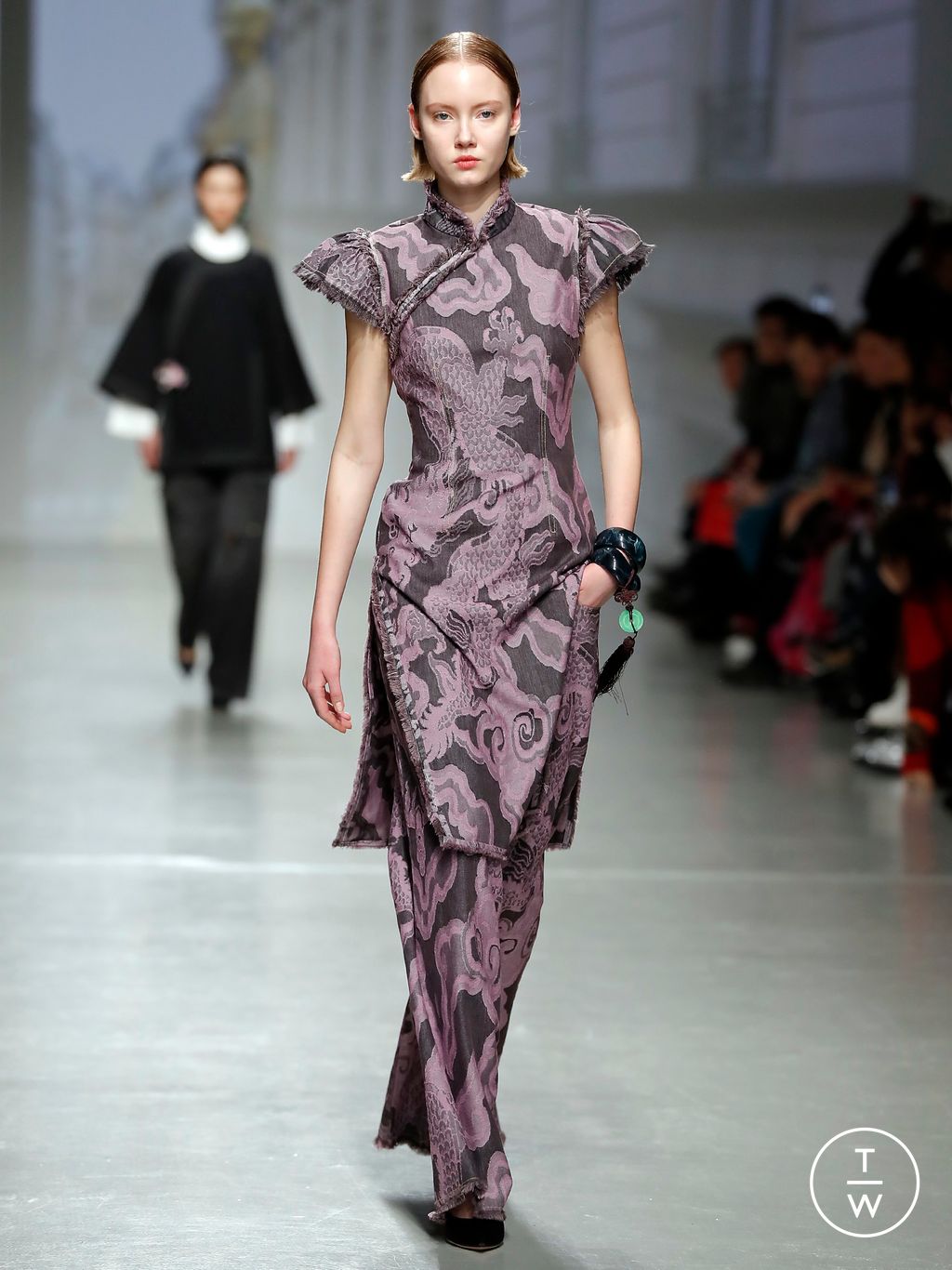 Fashion Week Paris Fall/Winter 2024 look 17 from the Vivienne Tam collection womenswear