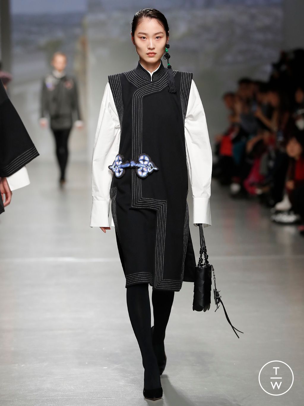 Fashion Week Paris Fall/Winter 2024 look 19 de la collection Vivienne Tam womenswear