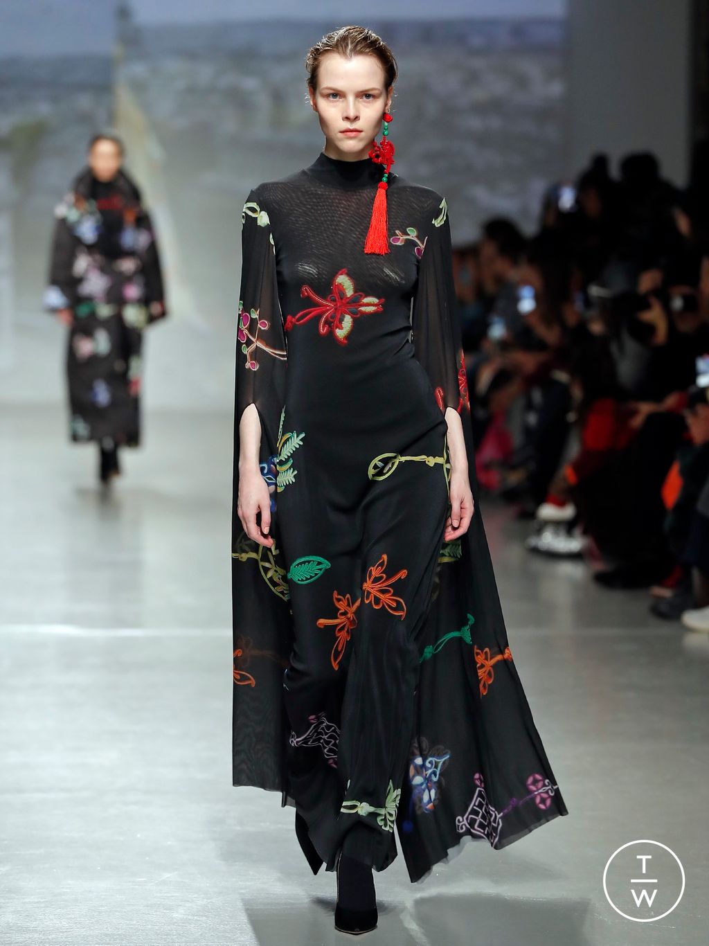 Fashion Week Paris Fall/Winter 2024 look 25 de la collection Vivienne Tam womenswear