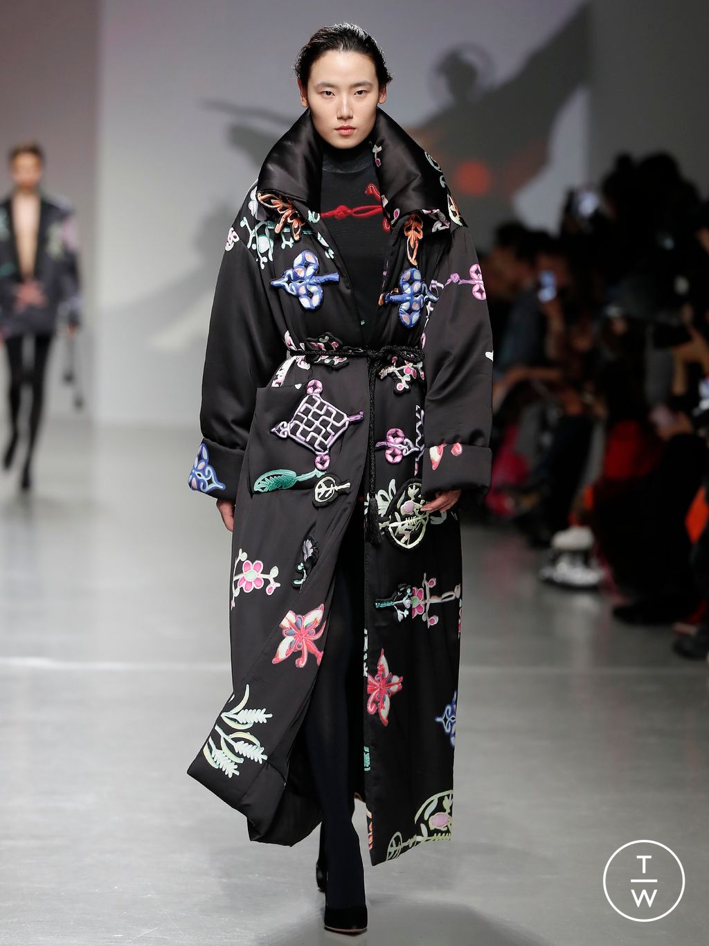 Fashion Week Paris Fall/Winter 2024 look 26 de la collection Vivienne Tam womenswear