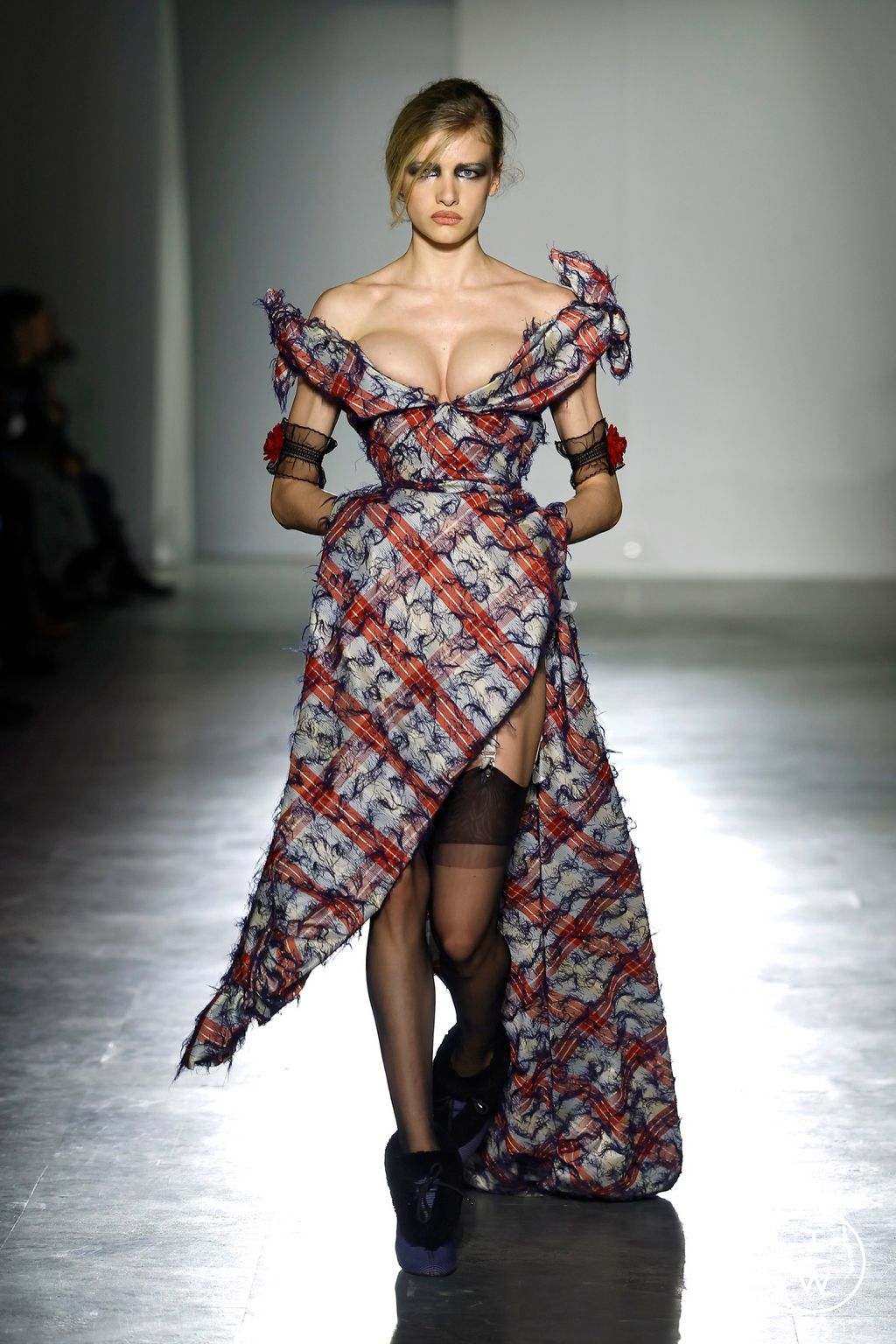 Fashion Week Paris Fall/Winter 2026 look 25 from the Vivienne Westwood collection womenswear