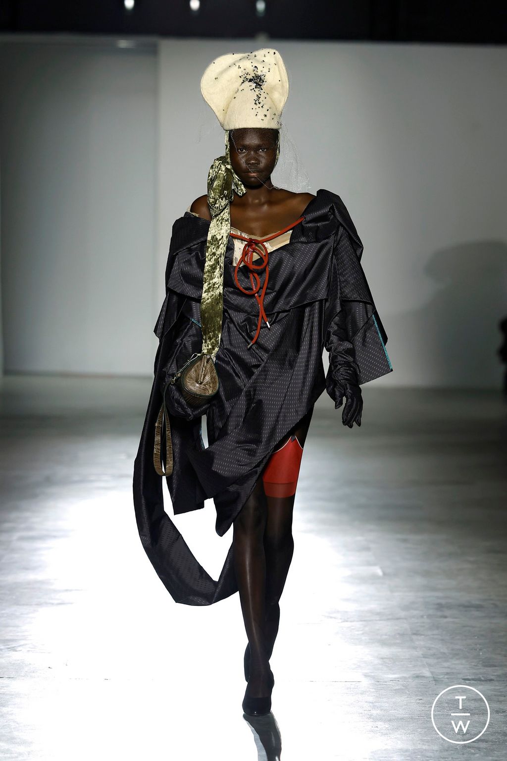 Fashion Week Paris Fall/Winter 2026 look 27 from the Vivienne Westwood collection womenswear
