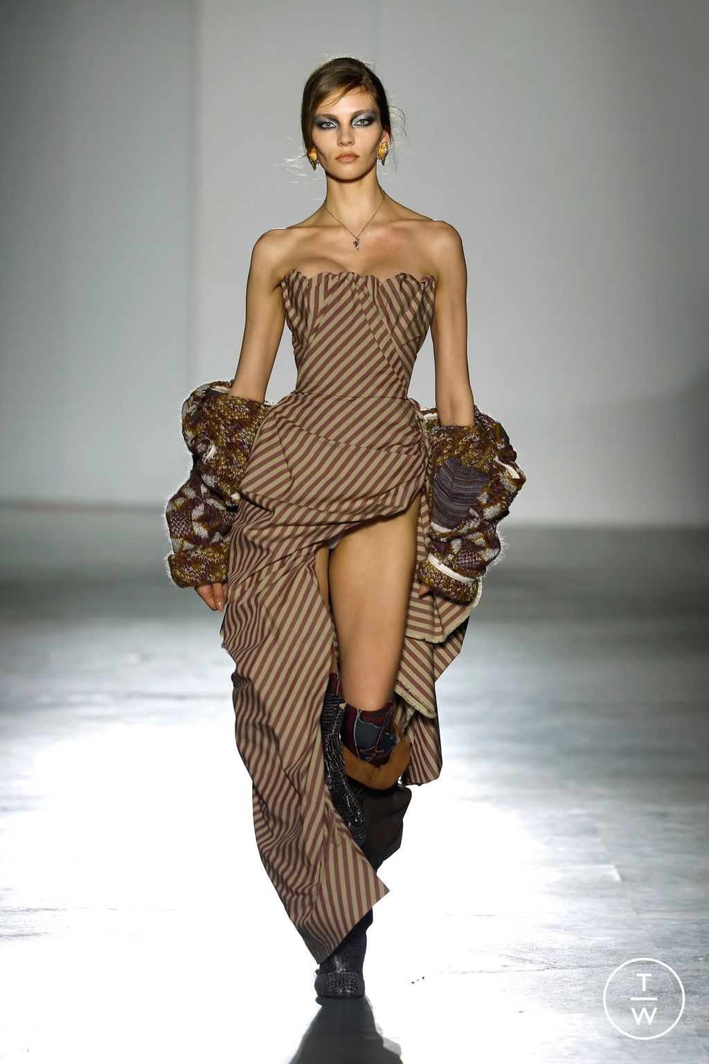 Fashion Week Paris Fall/Winter 2026 look 42 from the Vivienne Westwood collection womenswear