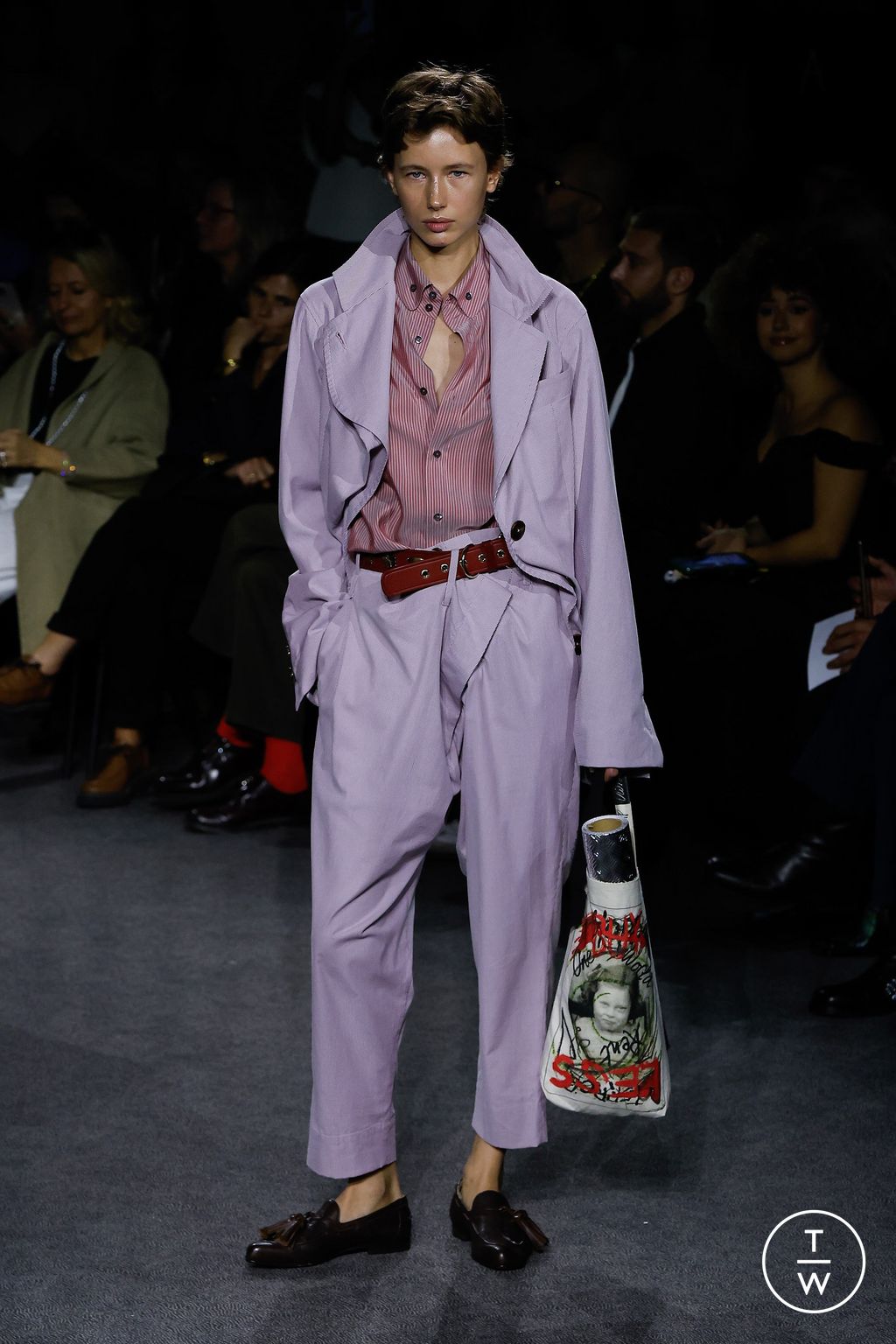 Fashion Week Paris Spring/Summer 2024 look 1 from the Andreas Kronthaler for Vivienne Westwood collection 女装