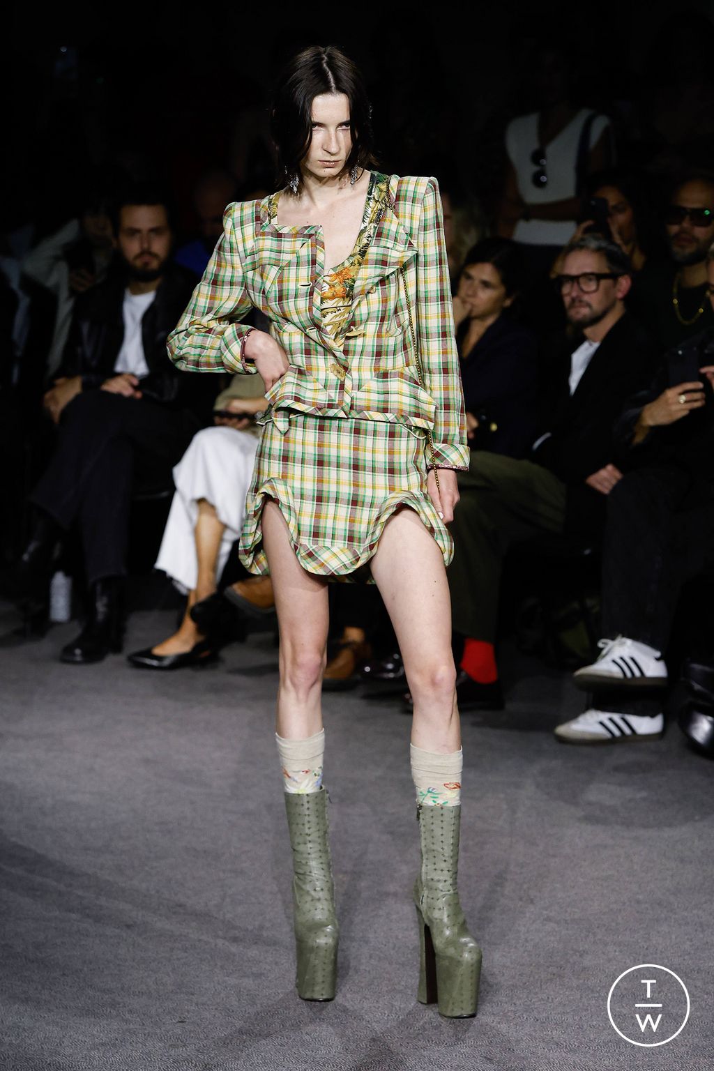 Fashion Week Paris Spring/Summer 2024 look 2 from the Andreas Kronthaler for Vivienne Westwood collection womenswear