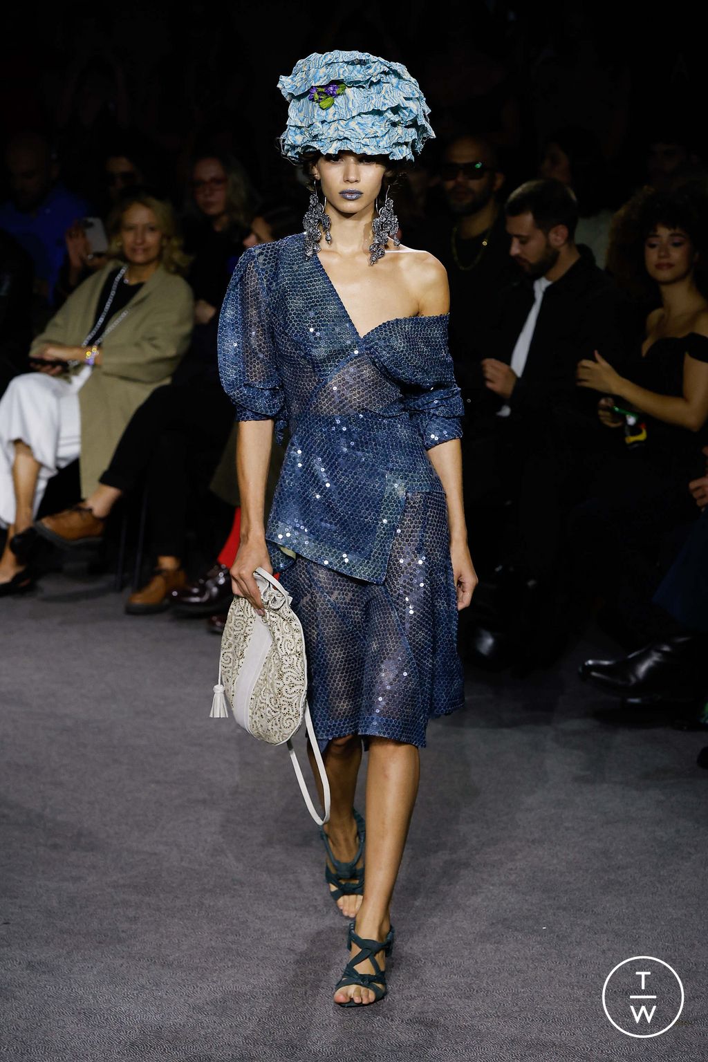 Fashion Week Paris Spring/Summer 2024 look 3 from the Andreas Kronthaler for Vivienne Westwood collection womenswear