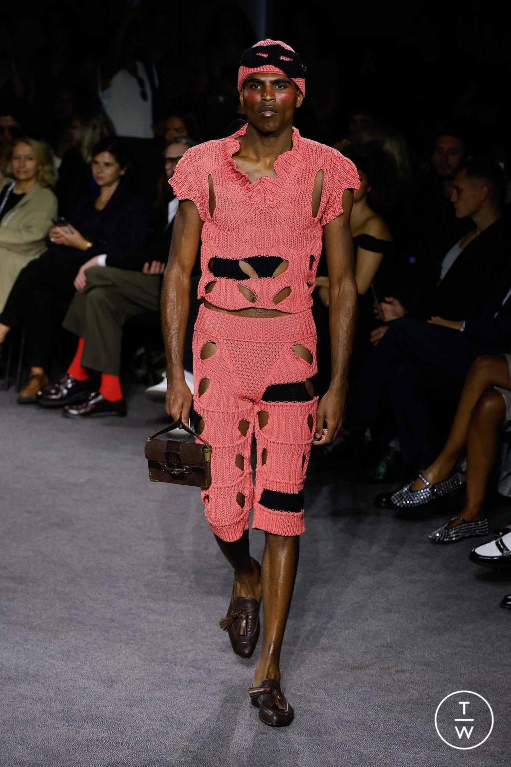 Fashion Week Paris Spring/Summer 2024 look 9 from the Andreas Kronthaler for Vivienne Westwood collection 女装